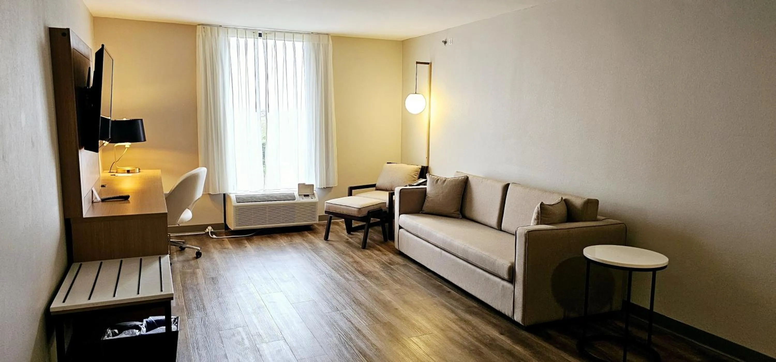 Living room in Wyndham Garden Atlanta Airport