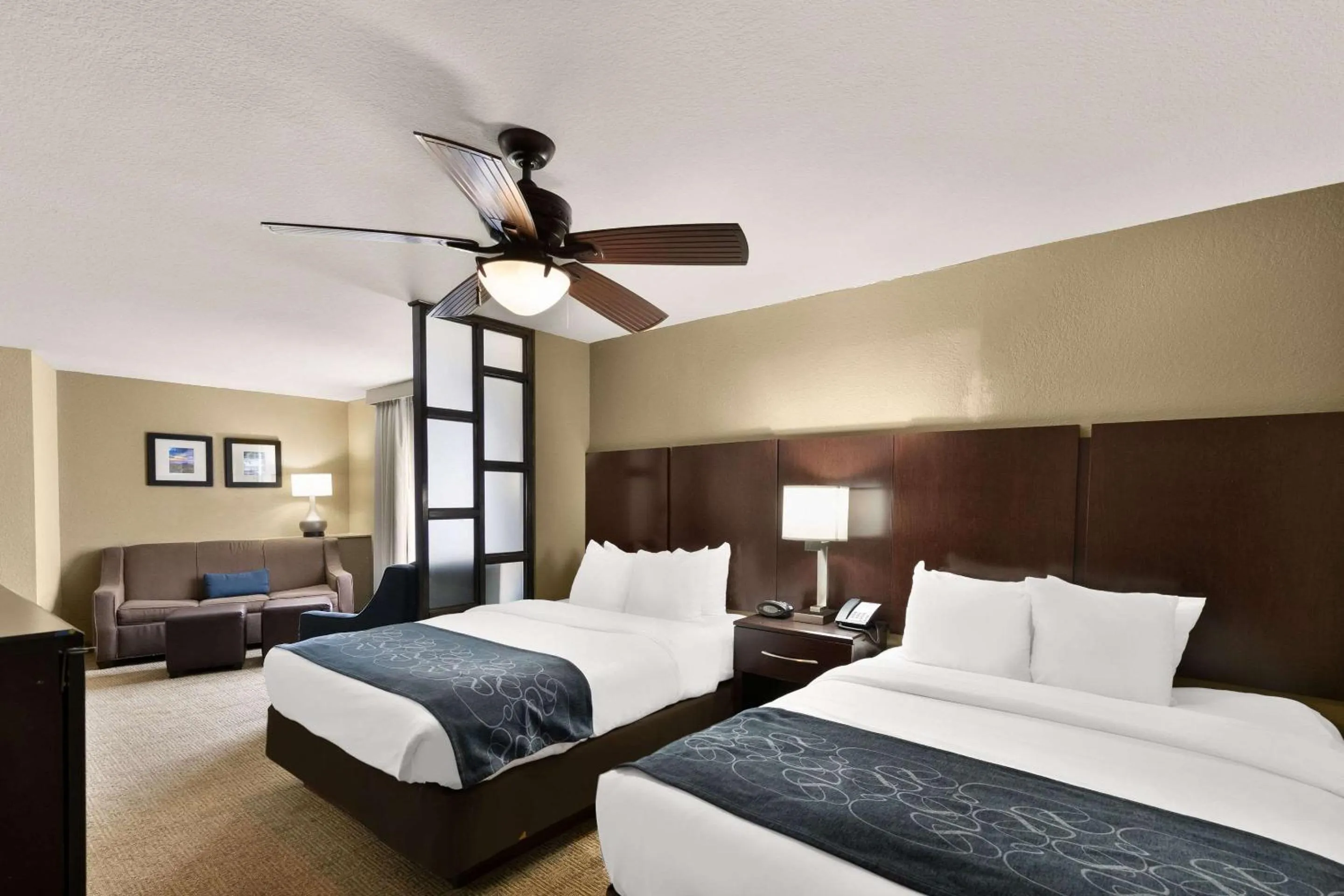 Bedroom, Bed in Comfort Suites Commerce