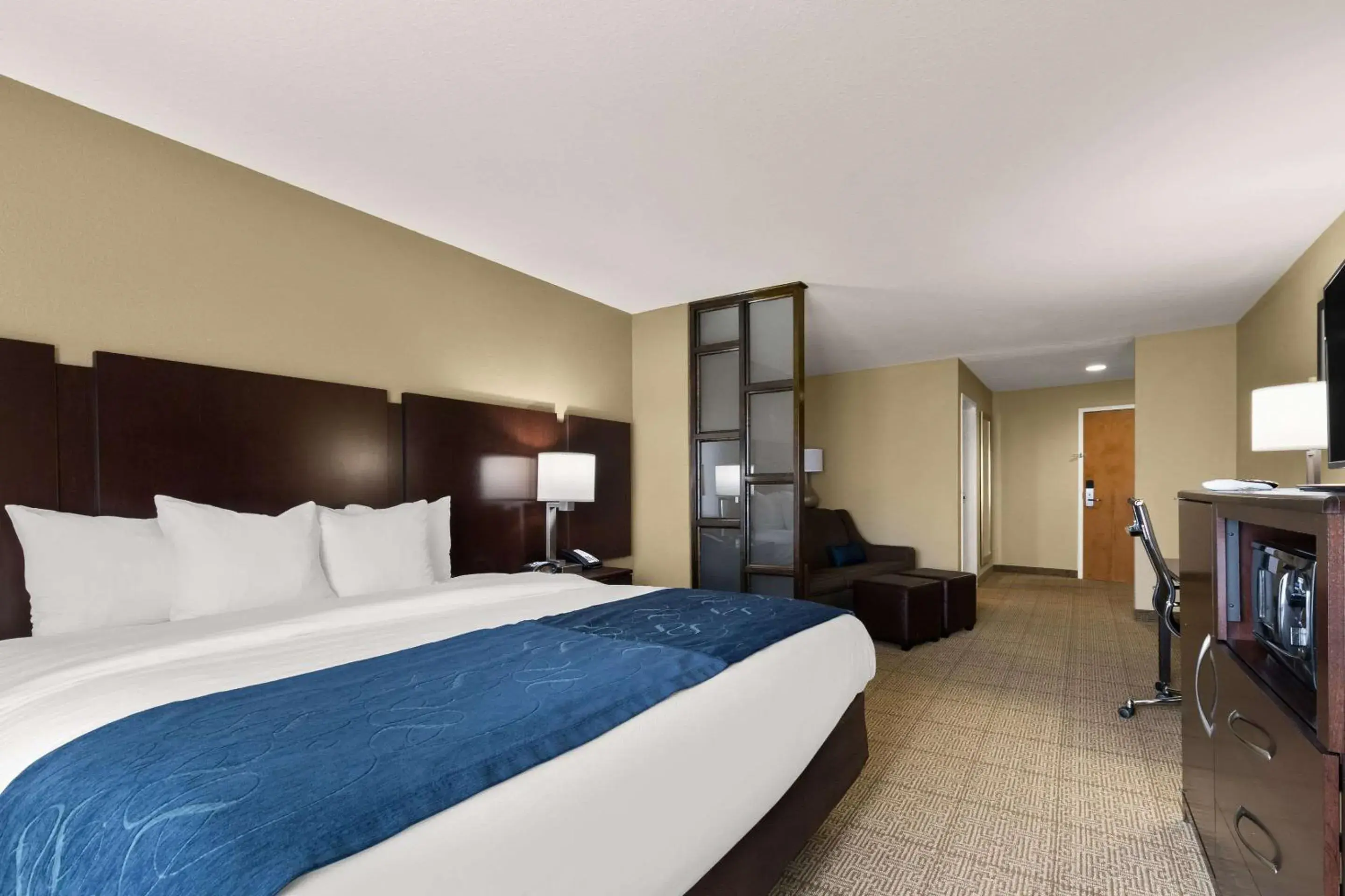 Bedroom, Bed in Comfort Suites Commerce Bedroom, Bed in Comfort Suites Commerce