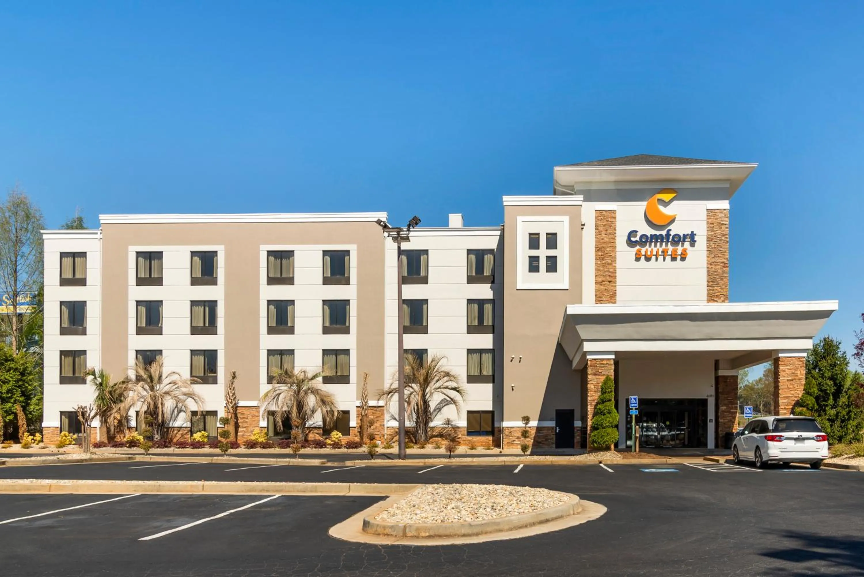 Property building in Comfort Suites Locust Grove Atlanta South