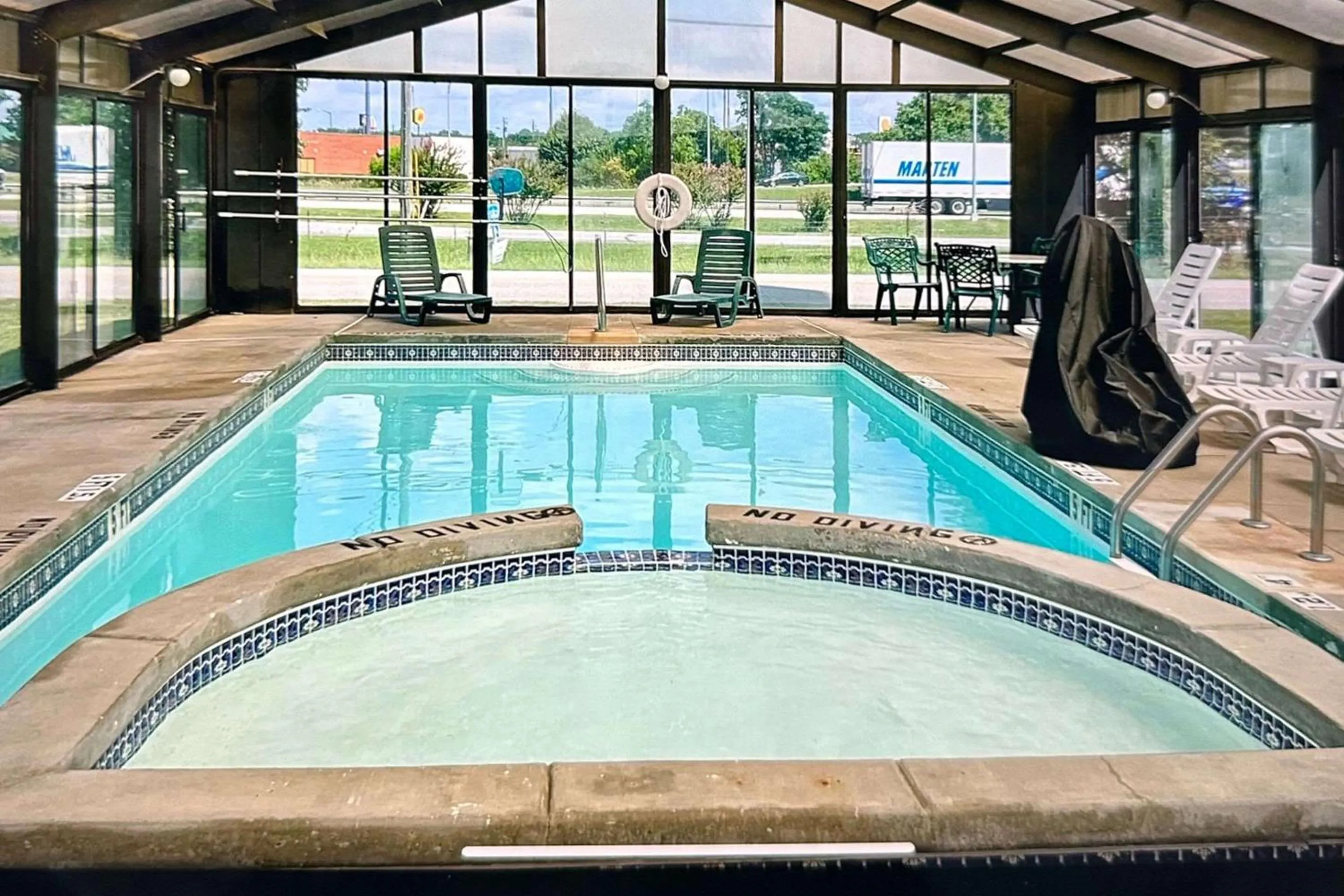 Swimming pool in Quality Inn Byron - Warner Robins