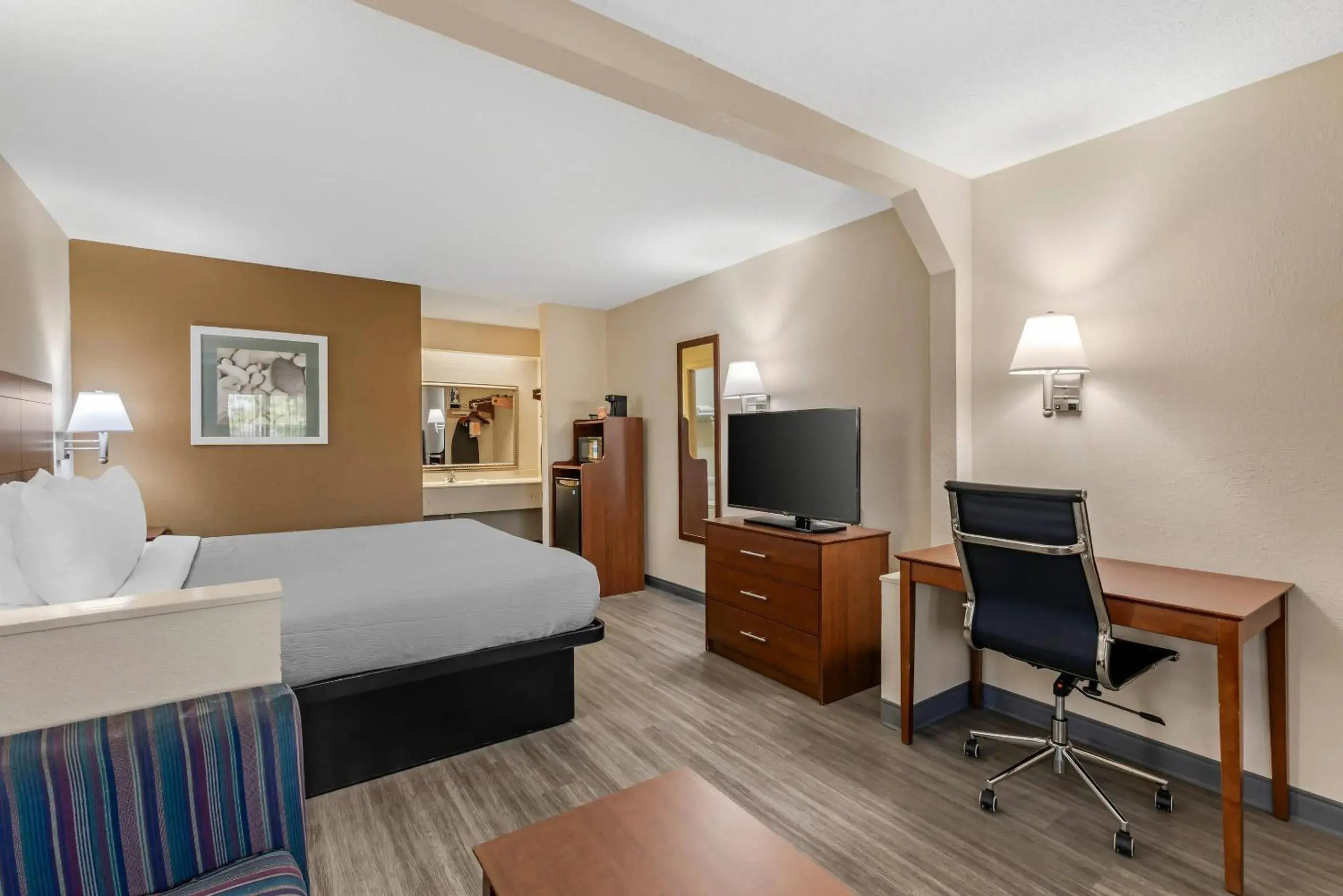 Bedroom, Bed in Quality Inn & Suites Stockbridge Atlanta South I-75 Bedroom, Bed in Quality Inn & Suites Stockbridge Atlanta South I-75