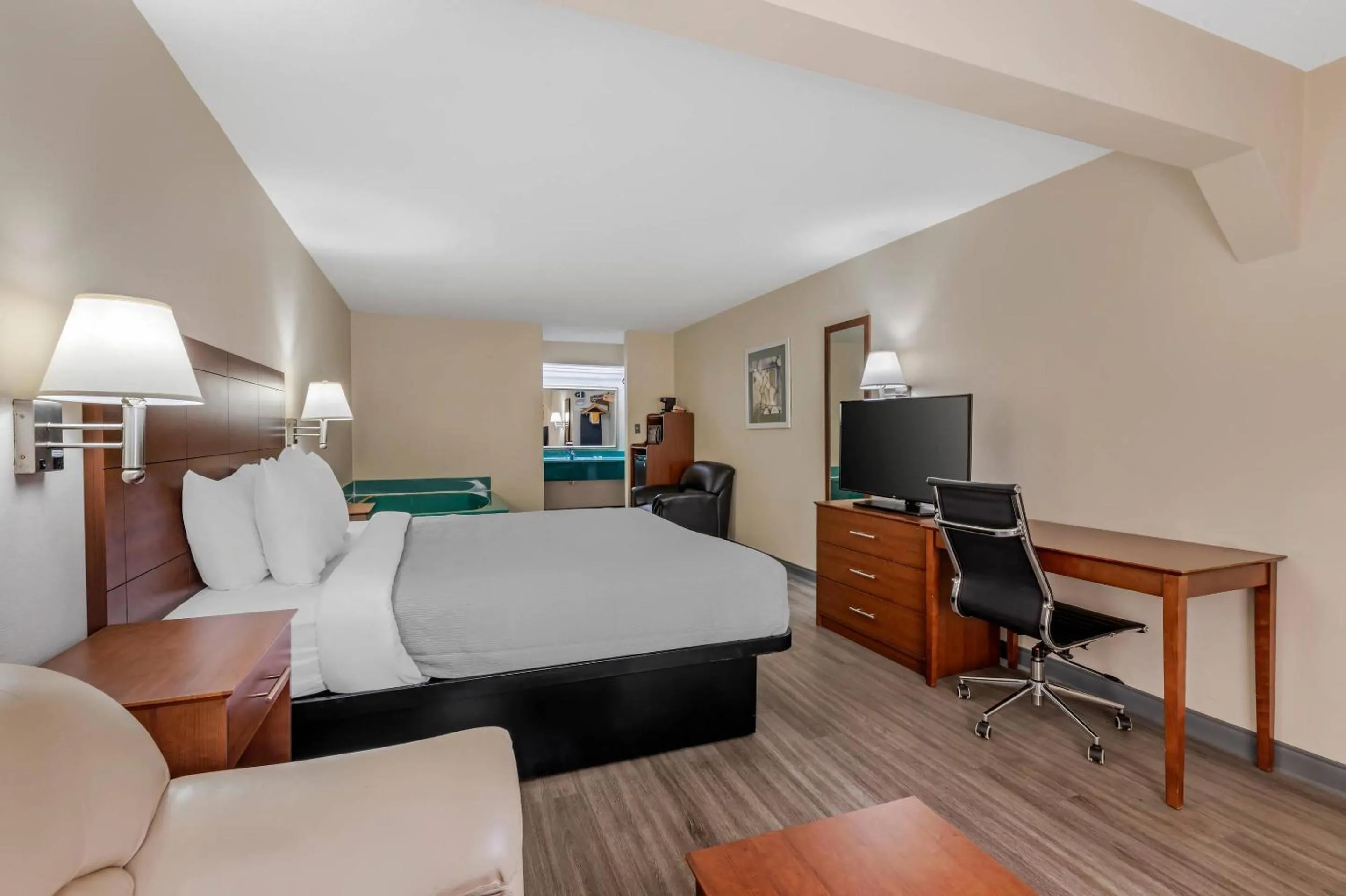 Bedroom, Bed in Quality Inn & Suites Stockbridge Atlanta South I-75