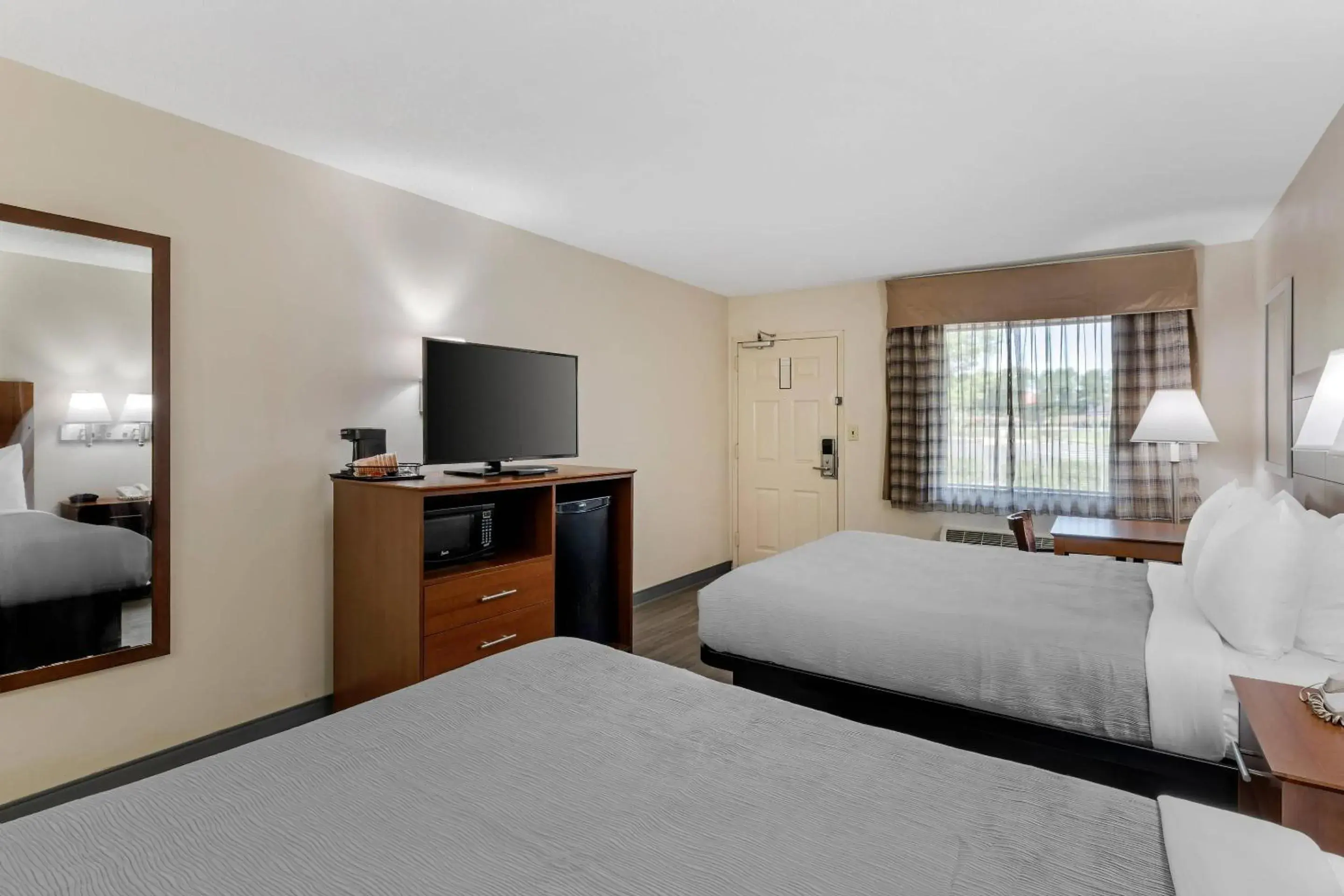 Bedroom, Bed in Quality Inn & Suites Stockbridge Atlanta South I-75 Bedroom, Bed in Quality Inn & Suites Stockbridge Atlanta South I-75