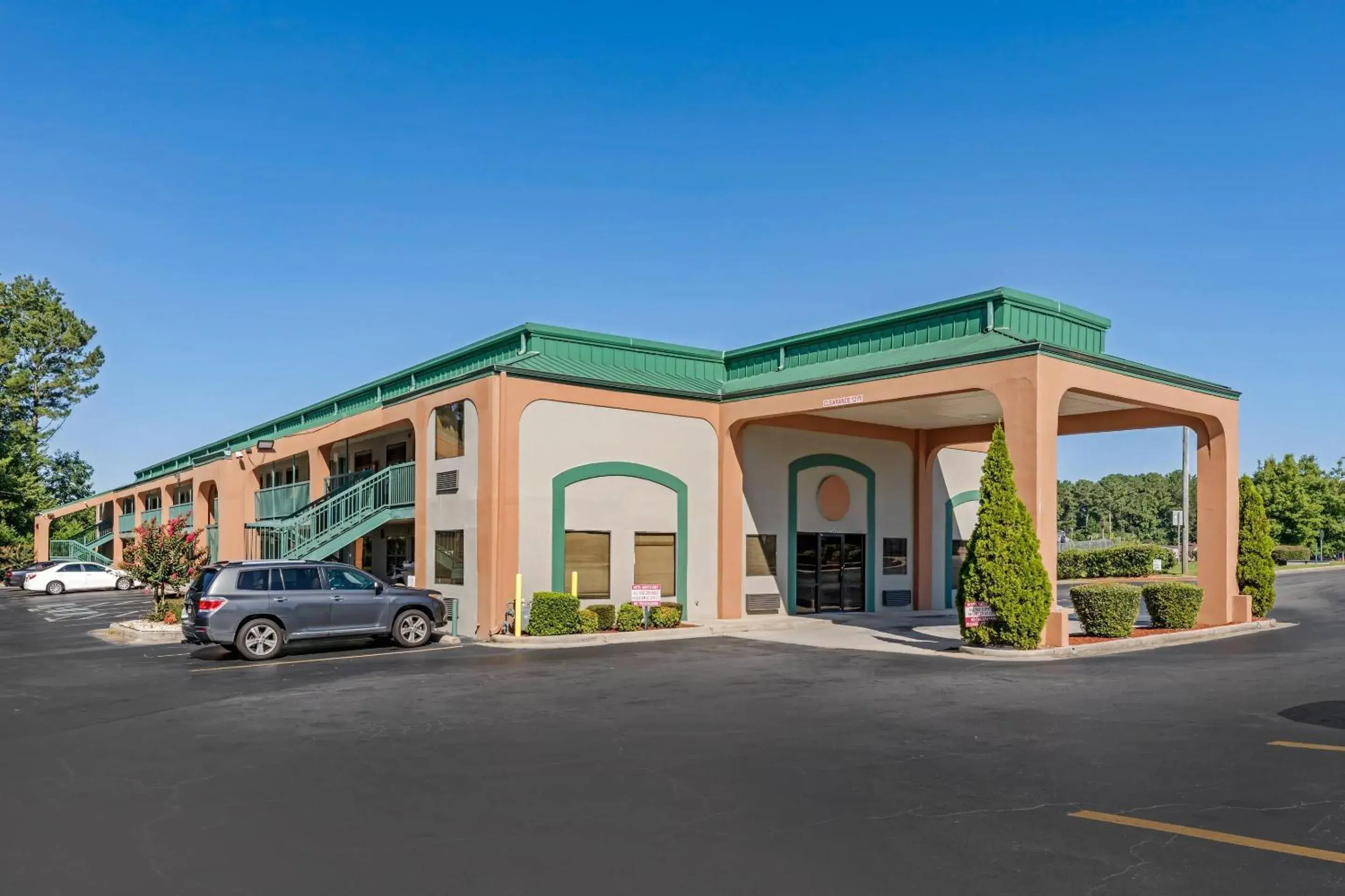 Property building in Quality Inn & Suites Stockbridge Atlanta South I-75 Property building in Quality Inn & Suites Stockbridge Atlanta South I-75