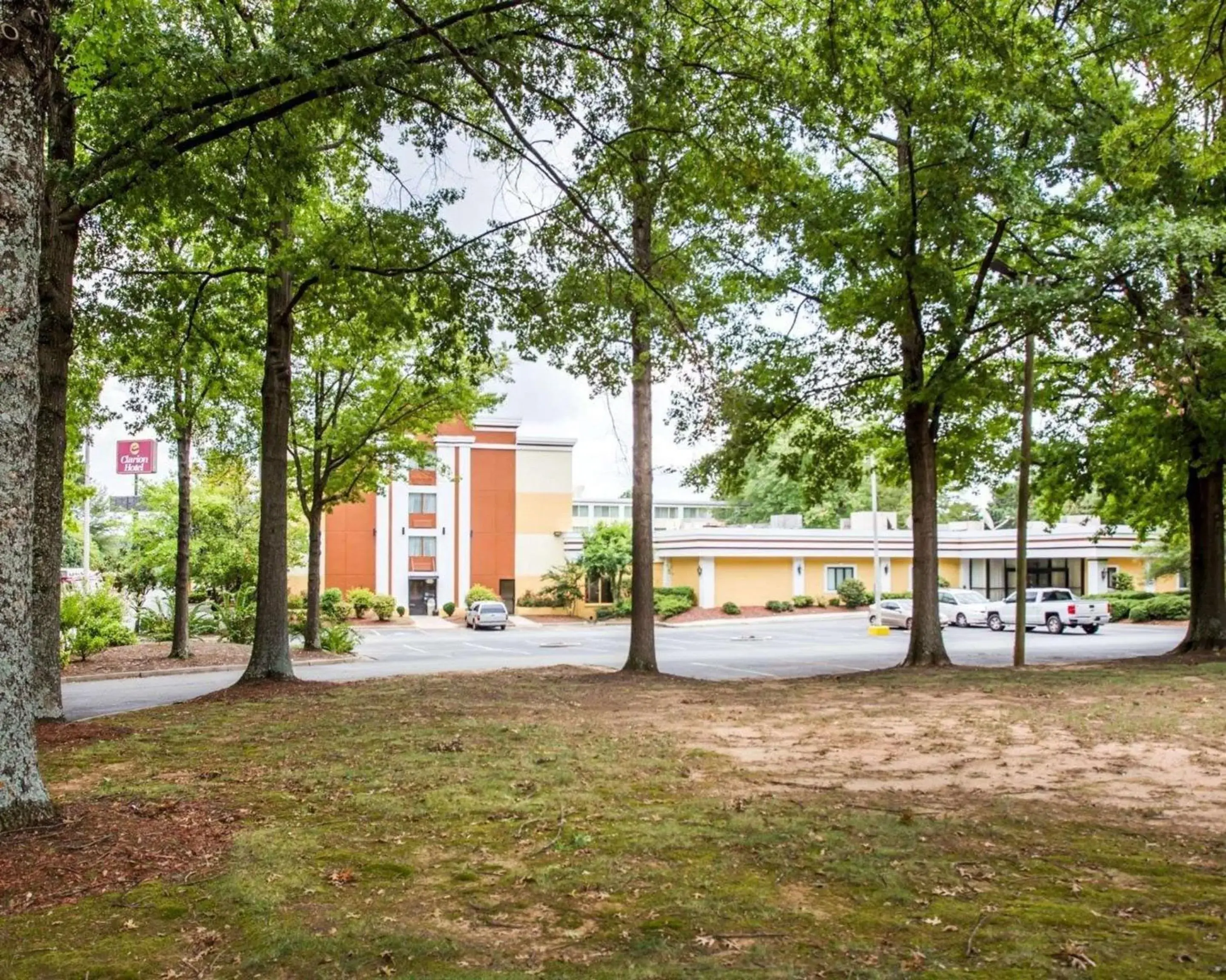 Property building in Budgetel Inn & Suites Atlanta Property building in Budgetel Inn & Suites Atlanta