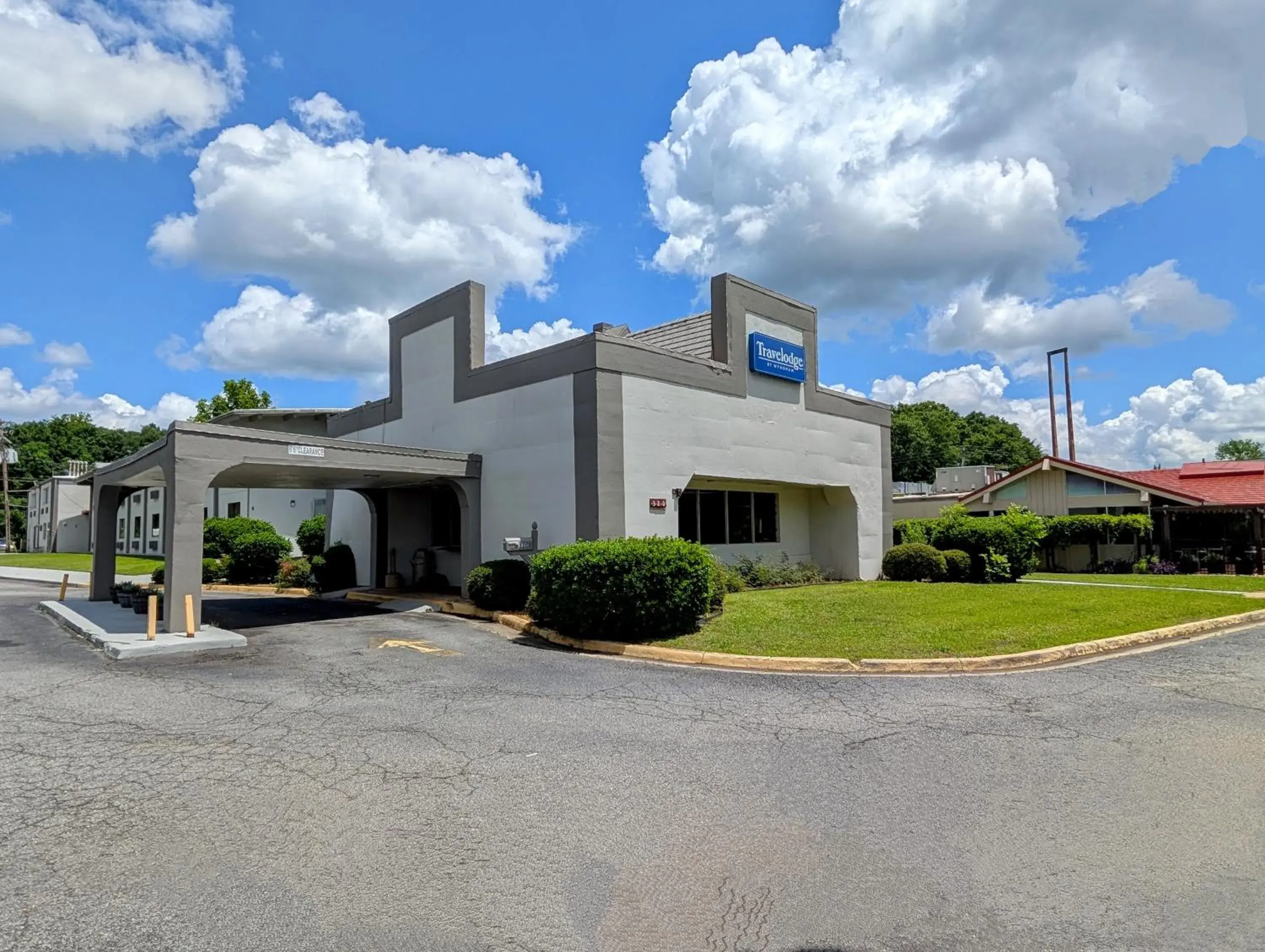 Property building in Travelodge by Wyndham Forsyth Property building in Travelodge by Wyndham Forsyth