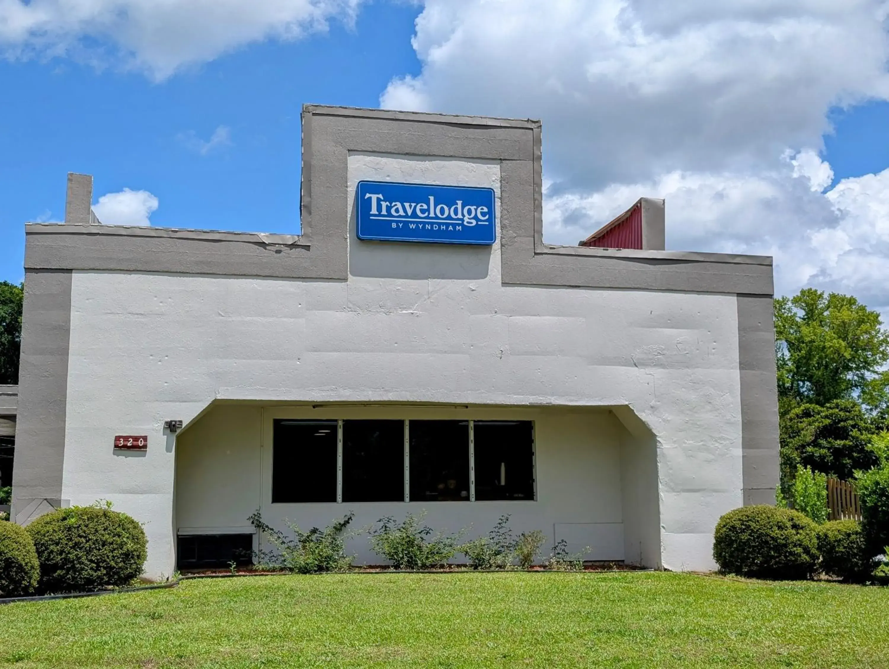 Property building in Travelodge by Wyndham Forsyth Property building in Travelodge by Wyndham Forsyth