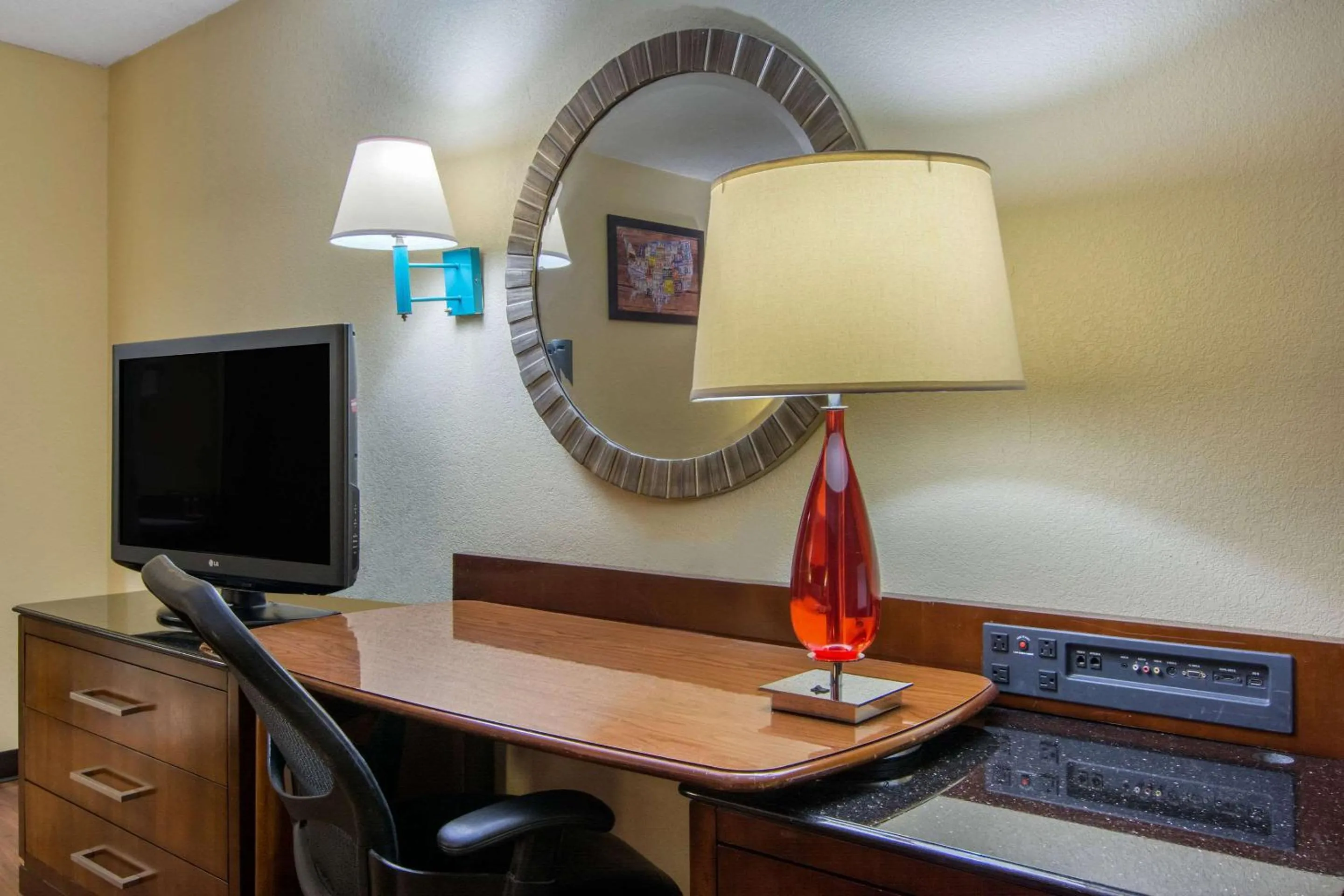 Photo of the whole room in Travelodge by Wyndham Forsyth