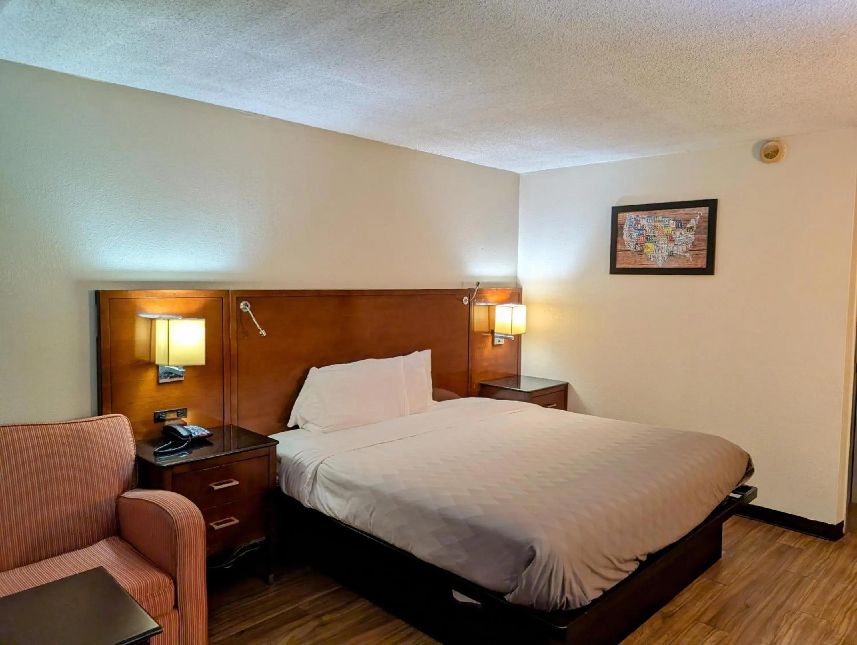 Bed in Travelodge by Wyndham Forsyth Bed in Travelodge by Wyndham Forsyth