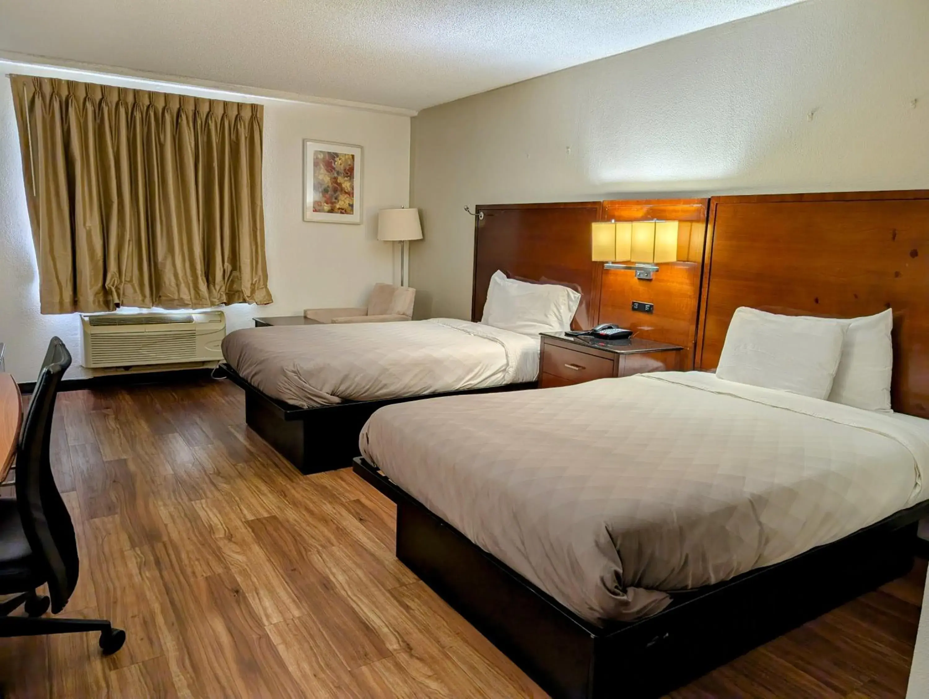 Double Room with Two Double Beds - Mobility Access/Non-Smoking in Travelodge by Wyndham Forsyth Double Room with Two Double Beds - Mobility Access/Non-Smoking in Travelodge by Wyndham Forsyth