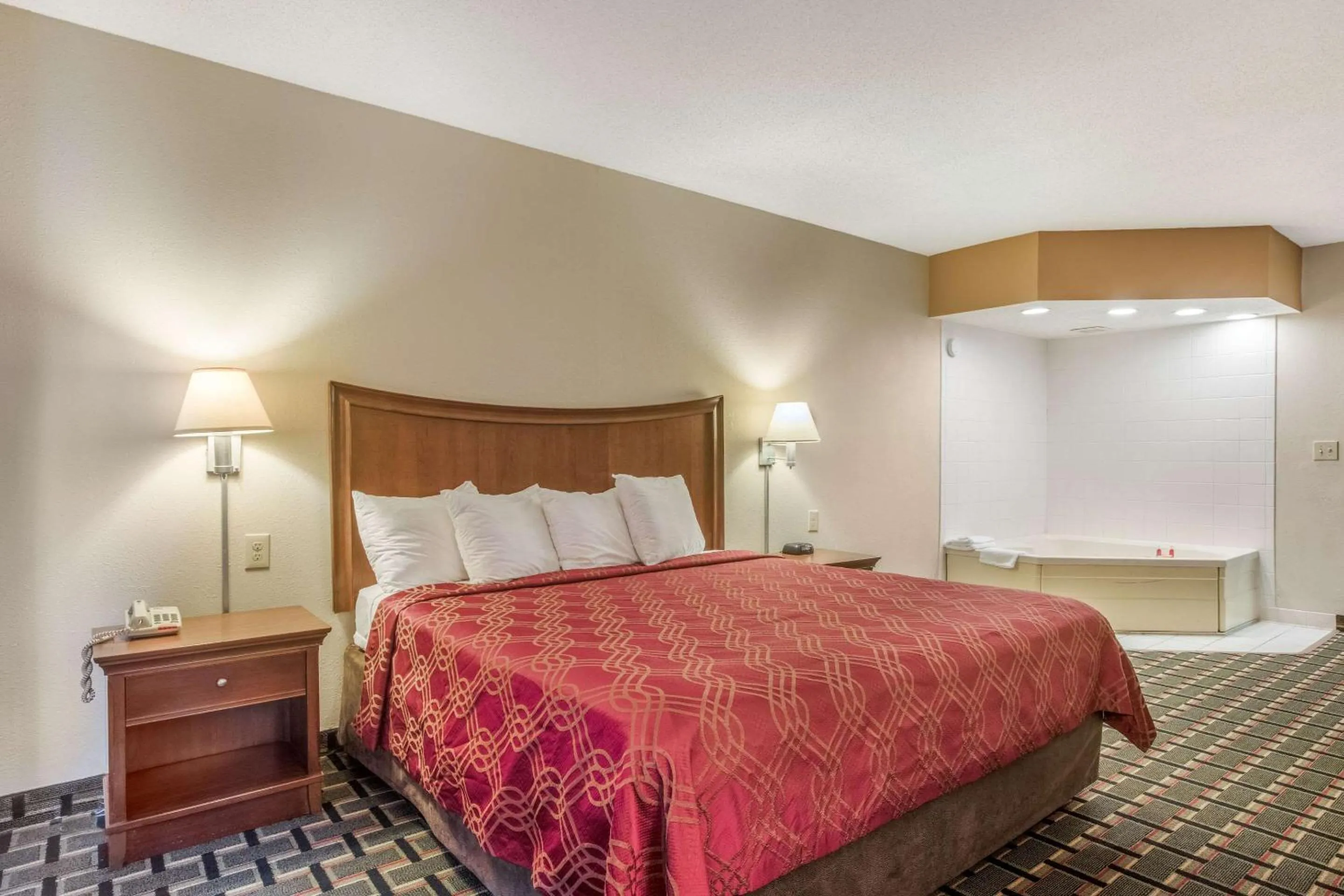 Bedroom, Bed in Econo Lodge Inn & Suites Marietta near Dobbins ARB