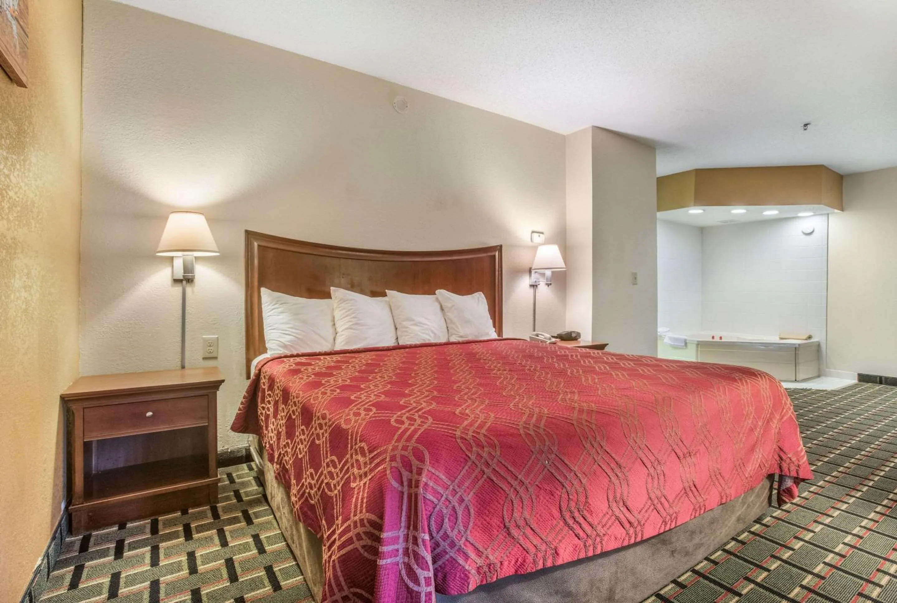 Bedroom, Bed in Econo Lodge Inn & Suites Marietta near Dobbins ARB