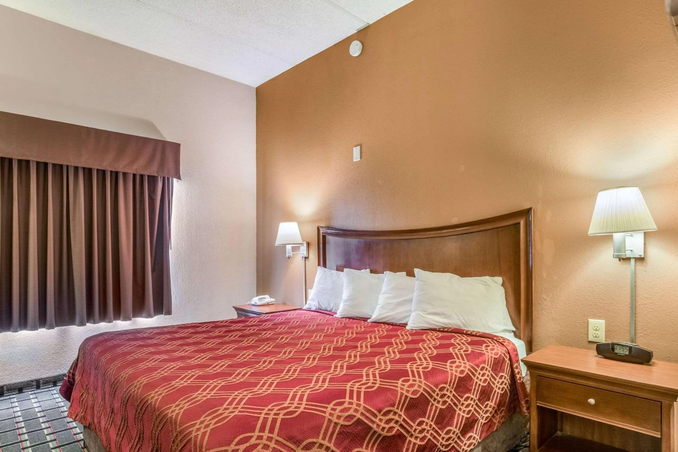 Bedroom, Bed in Econo Lodge Inn & Suites Marietta near Dobbins ARB