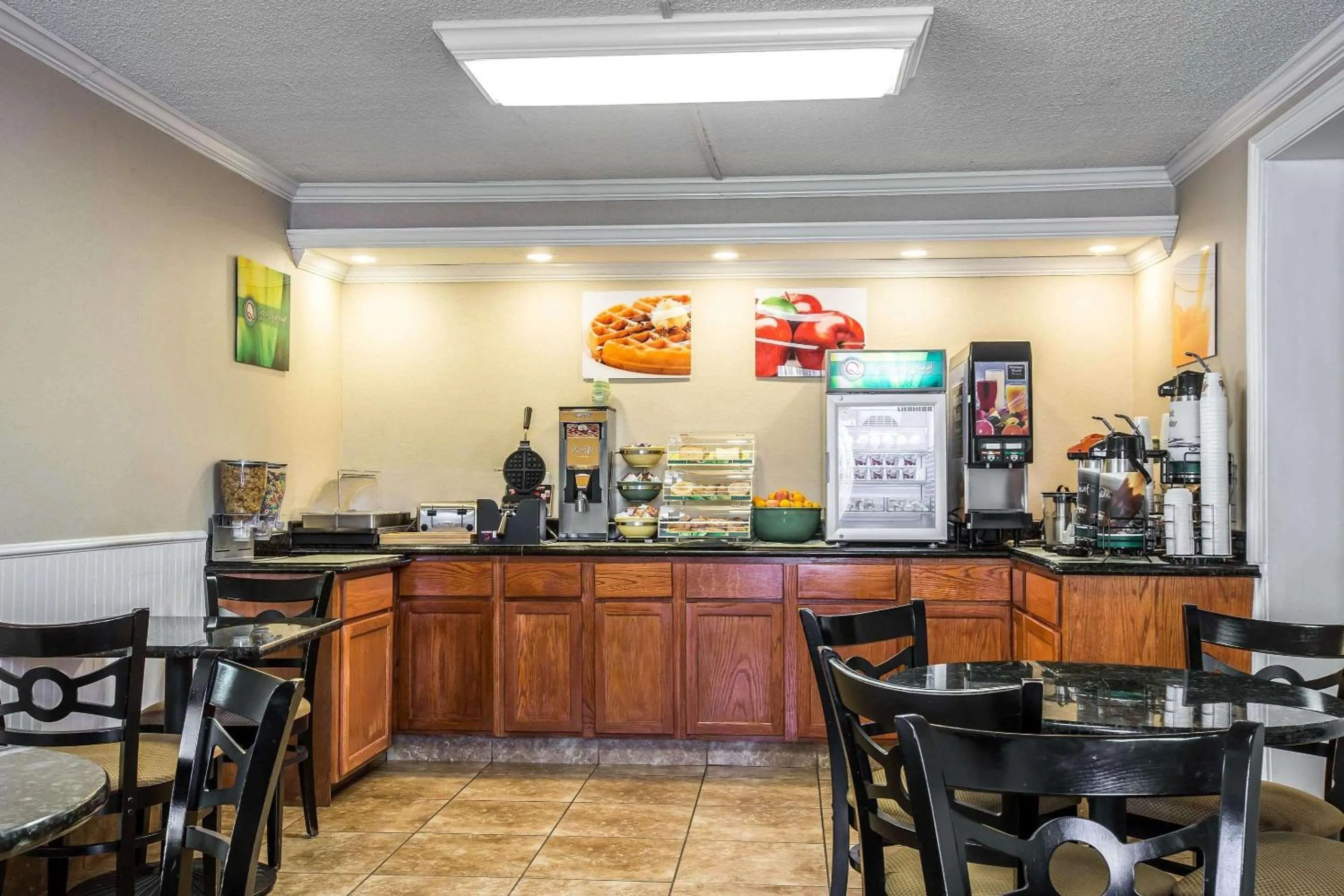 Restaurant/places to eat in Quality Inn Madison