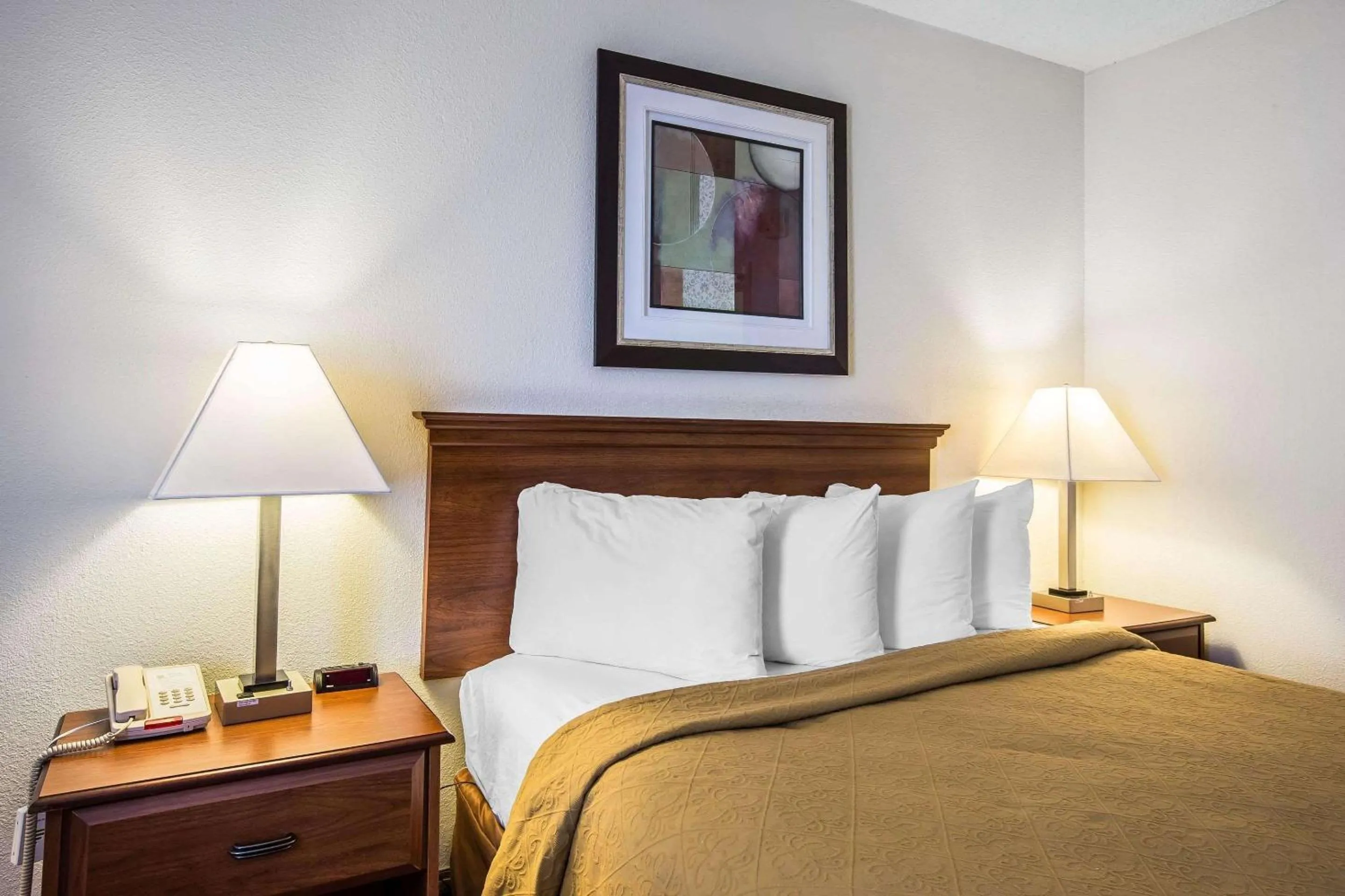 Photo of the whole room, Bed in Quality Inn Madison