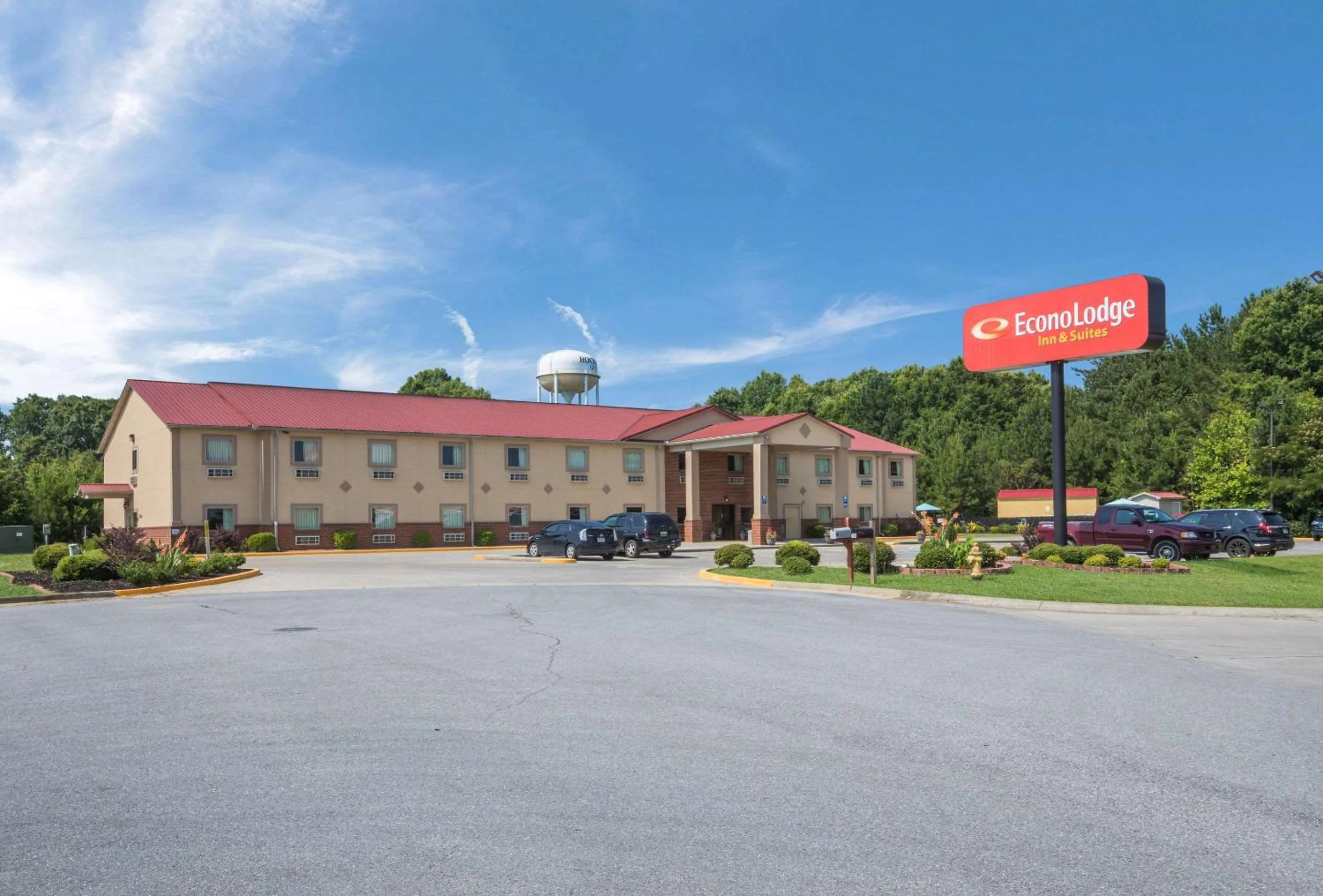 Property building in Econo Lodge Inn & Suites