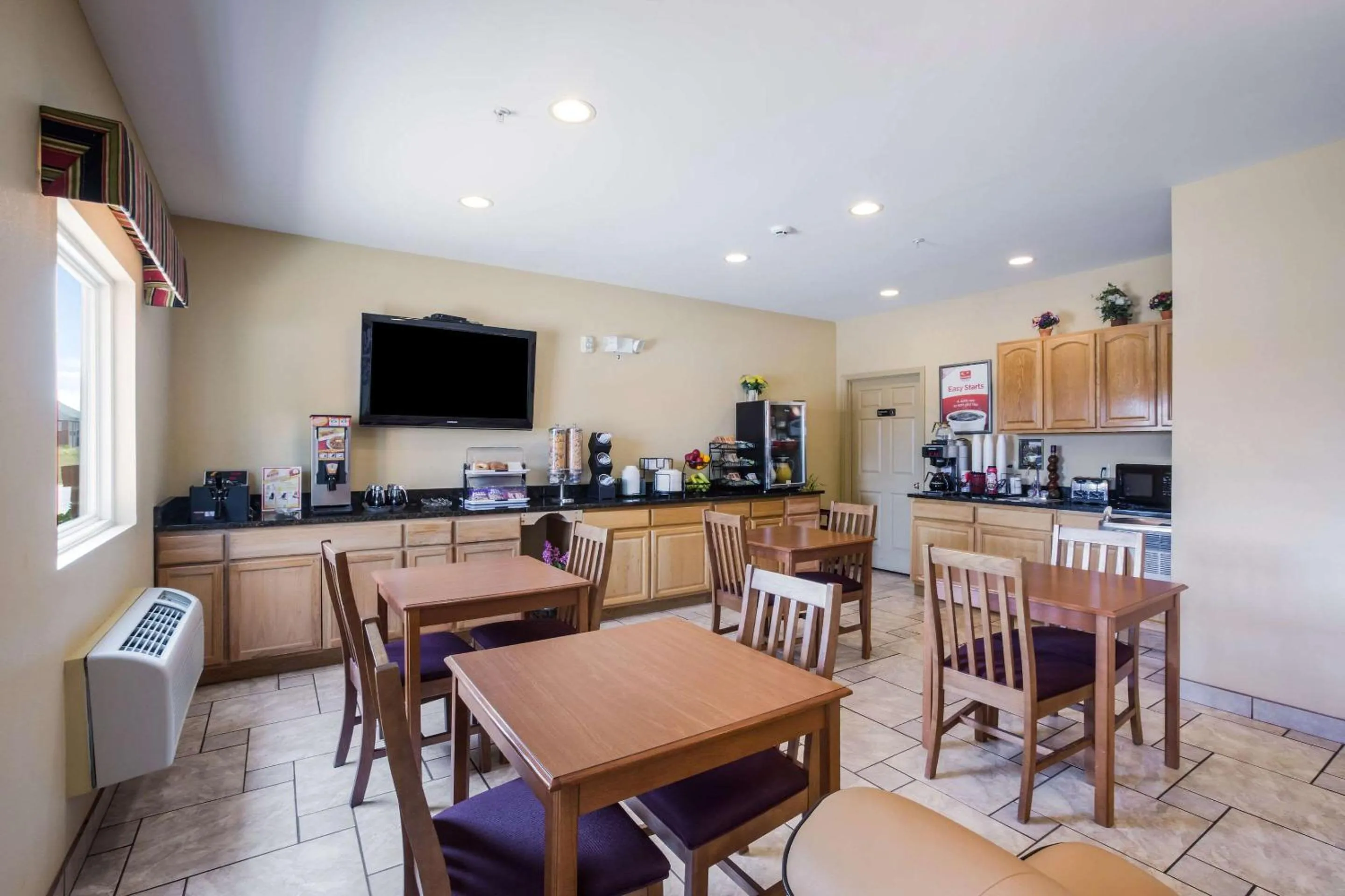 Restaurant/places to eat in Econo Lodge Inn & Suites