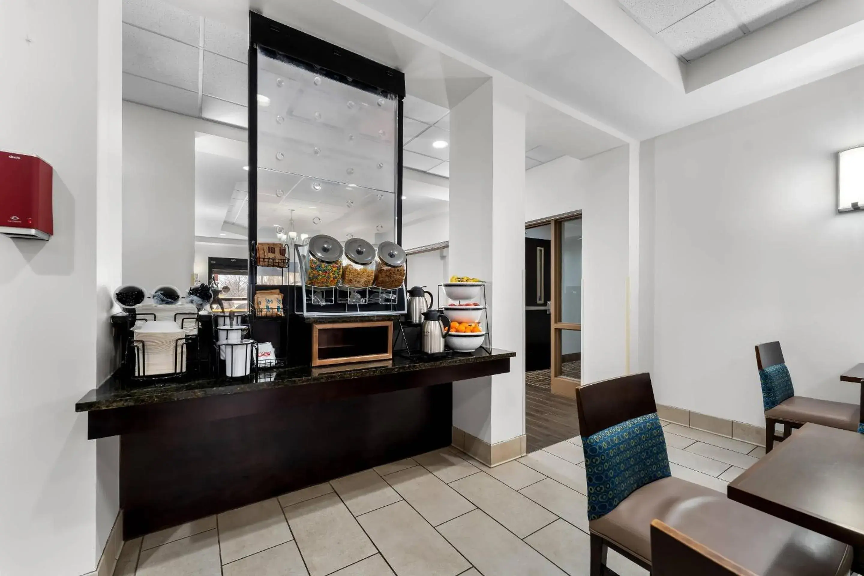 Breakfast in Comfort Inn & Suites Augusta West Near Fort Gordon Breakfast in Comfort Inn & Suites Augusta West Near Fort Gordon