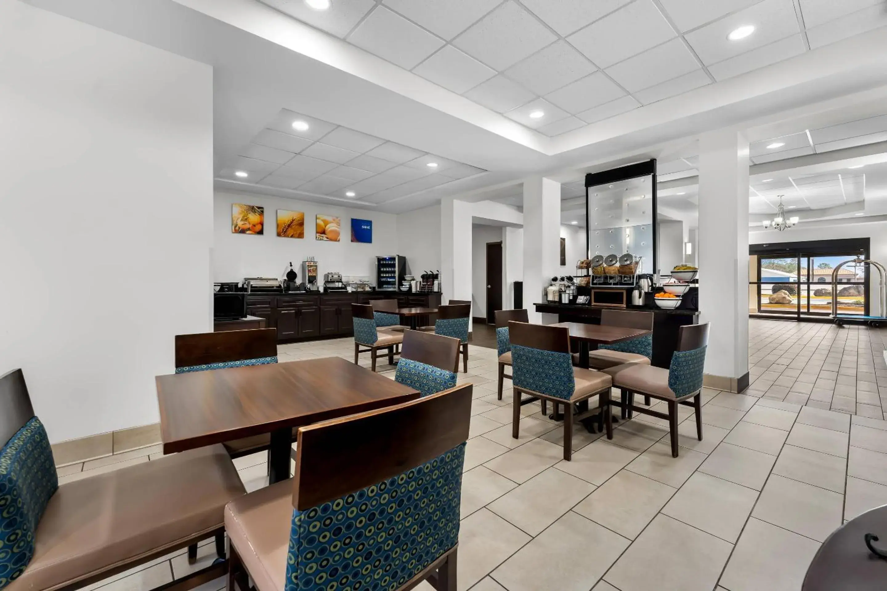 Breakfast in Comfort Inn & Suites Augusta West Near Fort Gordon Breakfast in Comfort Inn & Suites Augusta West Near Fort Gordon