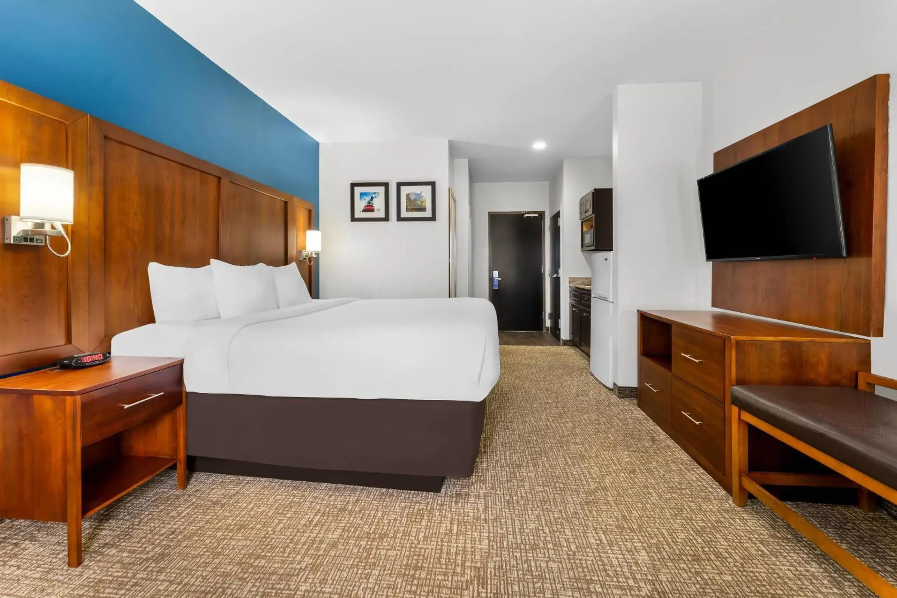 Bedroom, Bed in Comfort Inn & Suites Augusta West Near Fort Gordon Bedroom, Bed in Comfort Inn & Suites Augusta West Near Fort Gordon