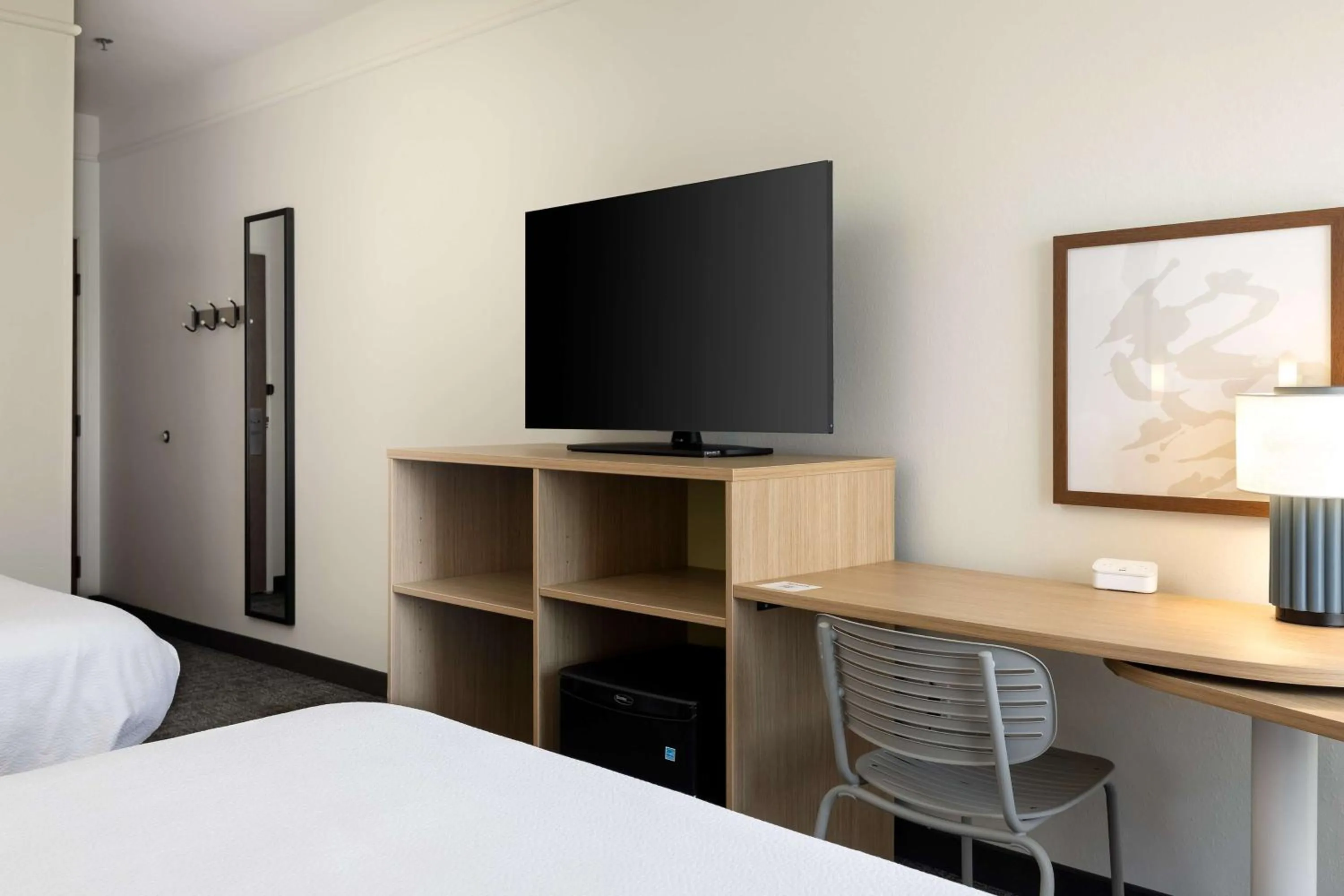 Bedroom, Bed in Spark by Hilton Savannah Airport
