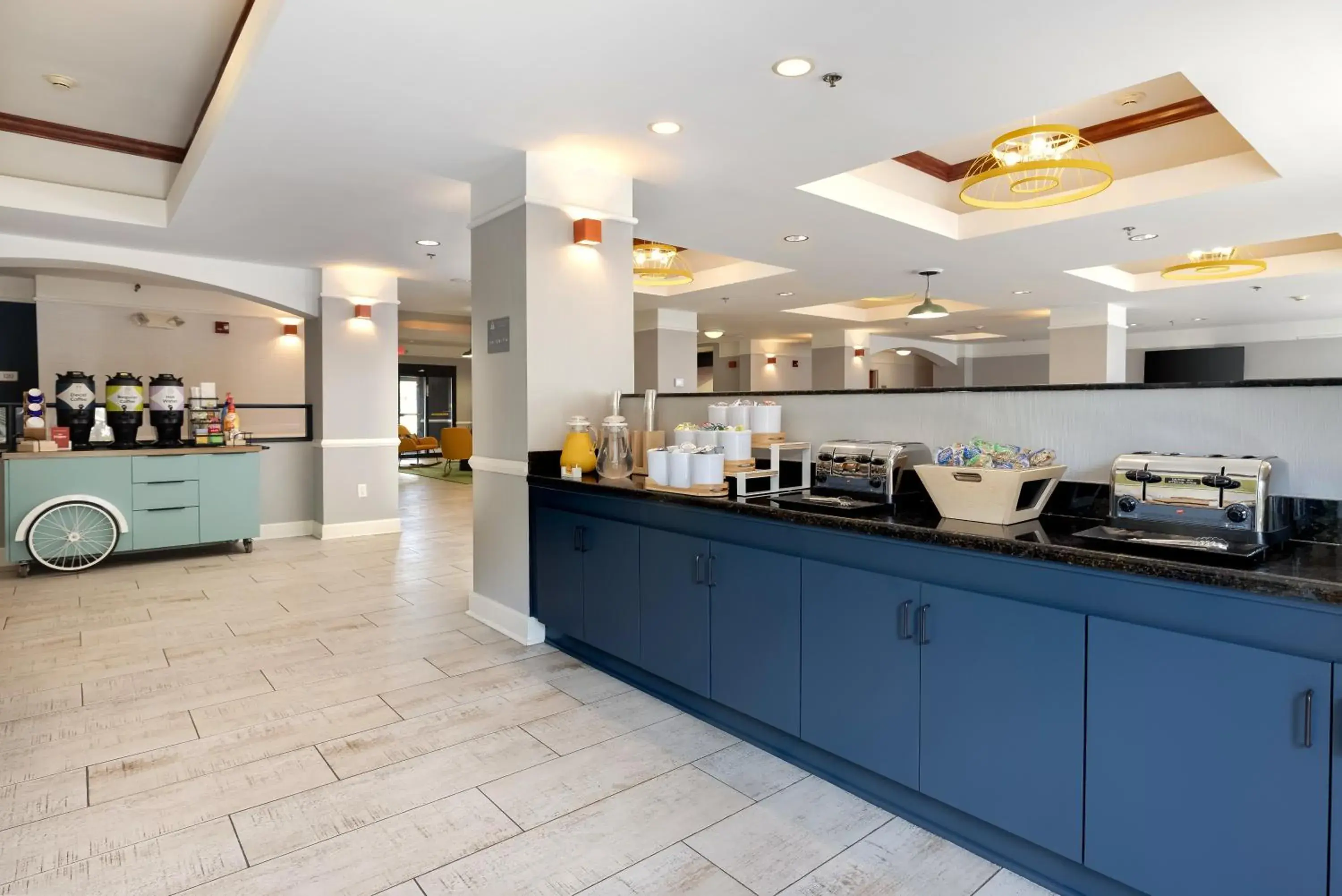 Restaurant/places to eat in Spark by Hilton Savannah Airport Restaurant/places to eat in Spark by Hilton Savannah Airport