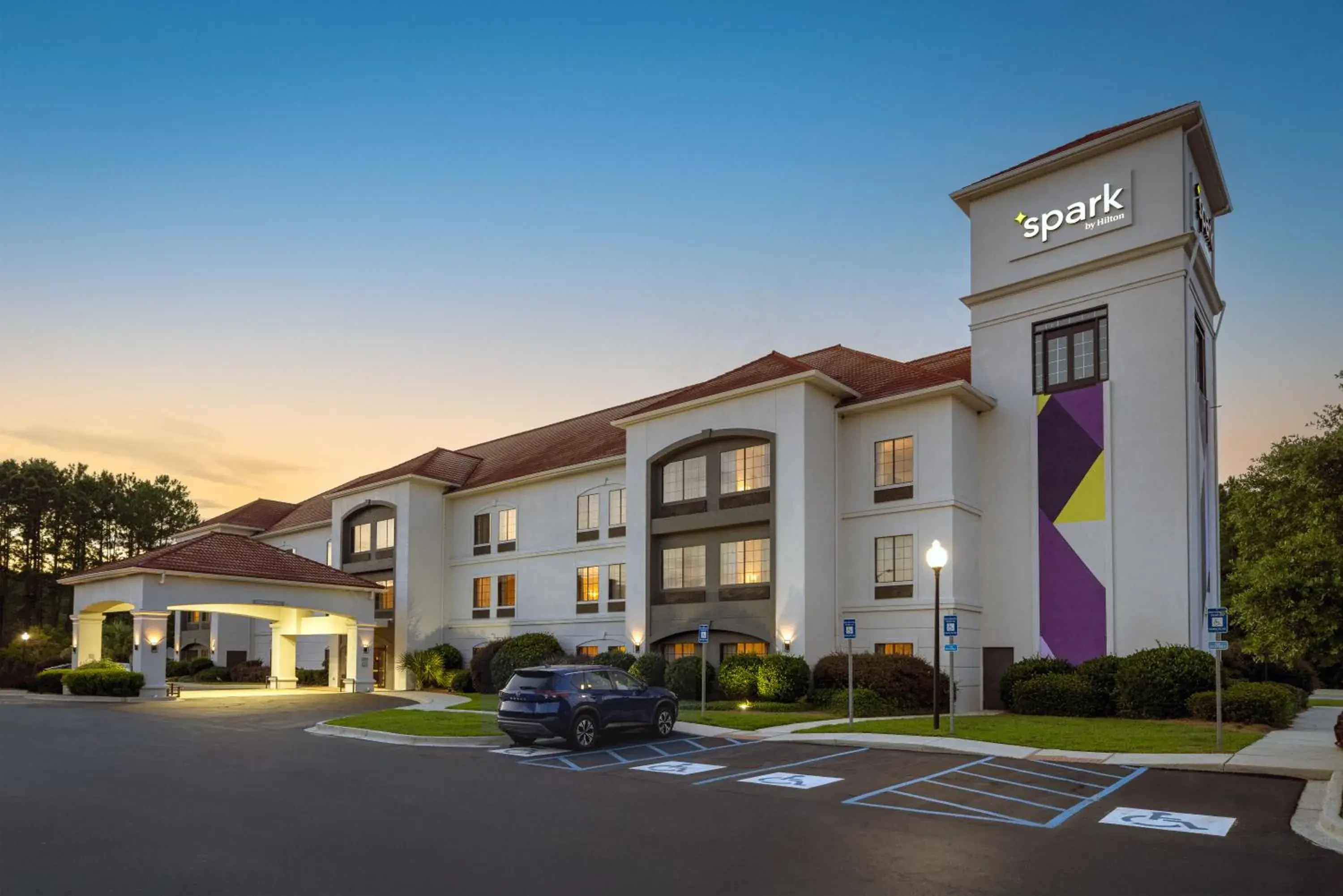 Property building in Spark by Hilton Savannah Airport Property building in Spark by Hilton Savannah Airport