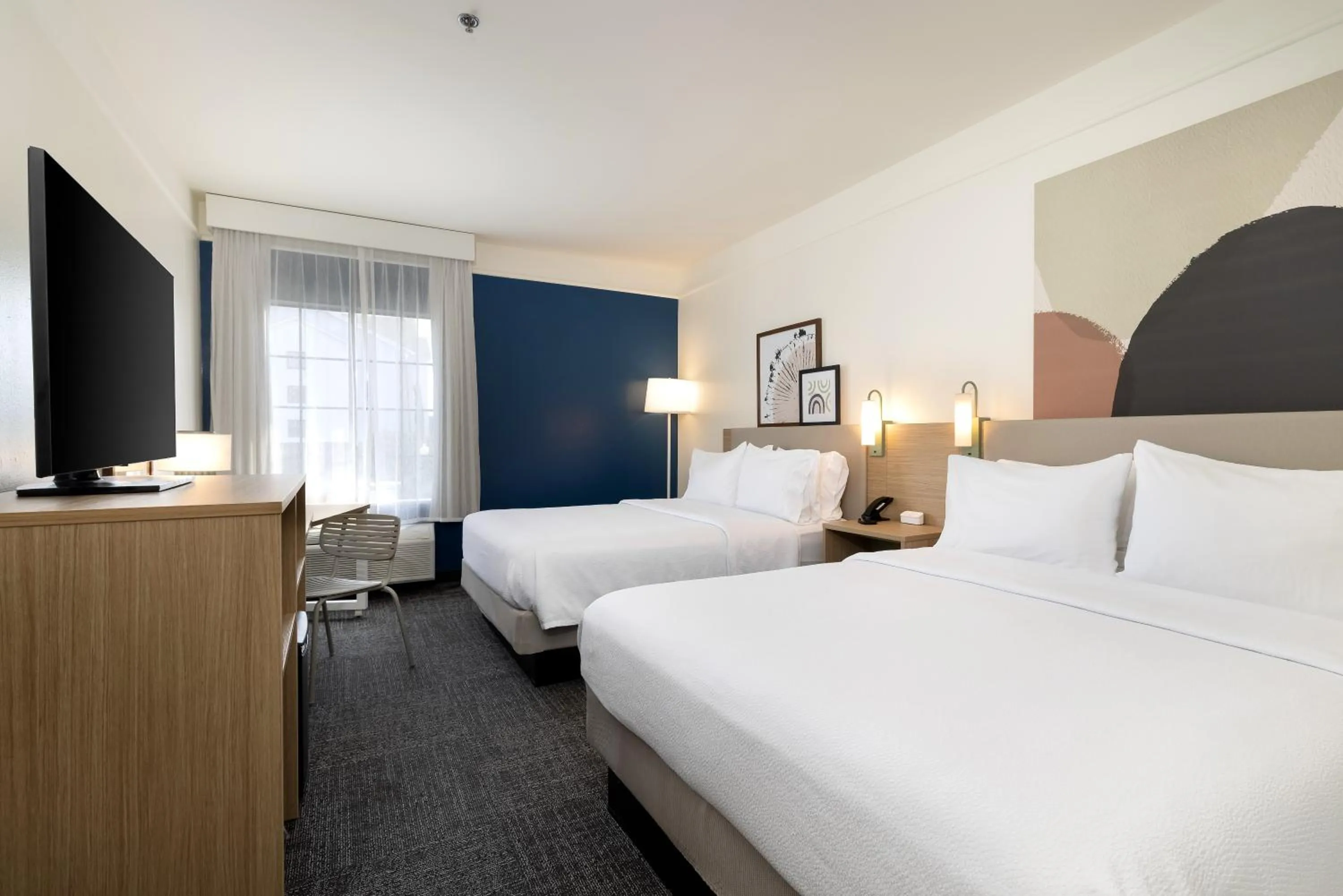 Bedroom, Bed in Spark by Hilton Savannah Airport