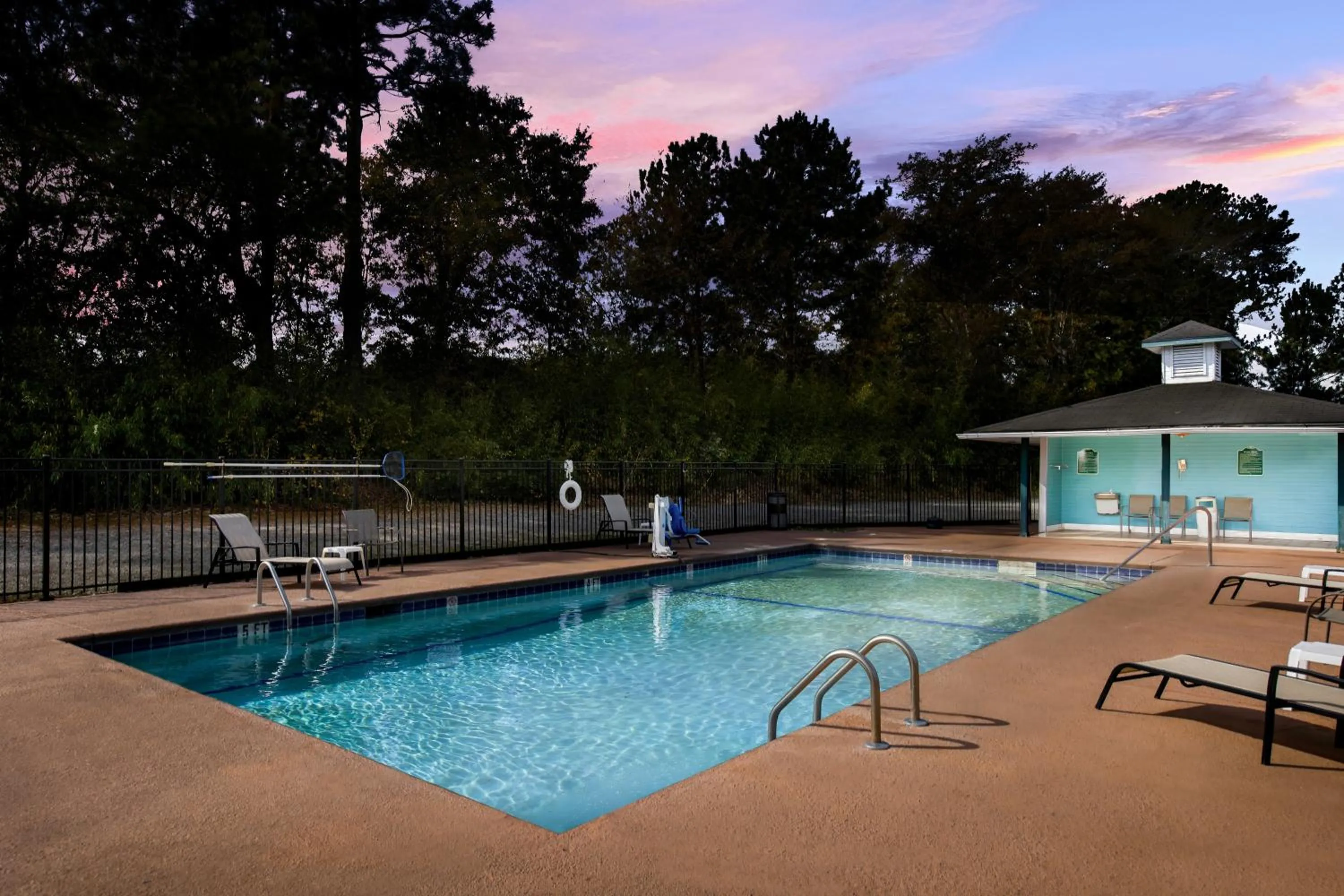 Swimming pool in Quality Inn & Suites Vidalia