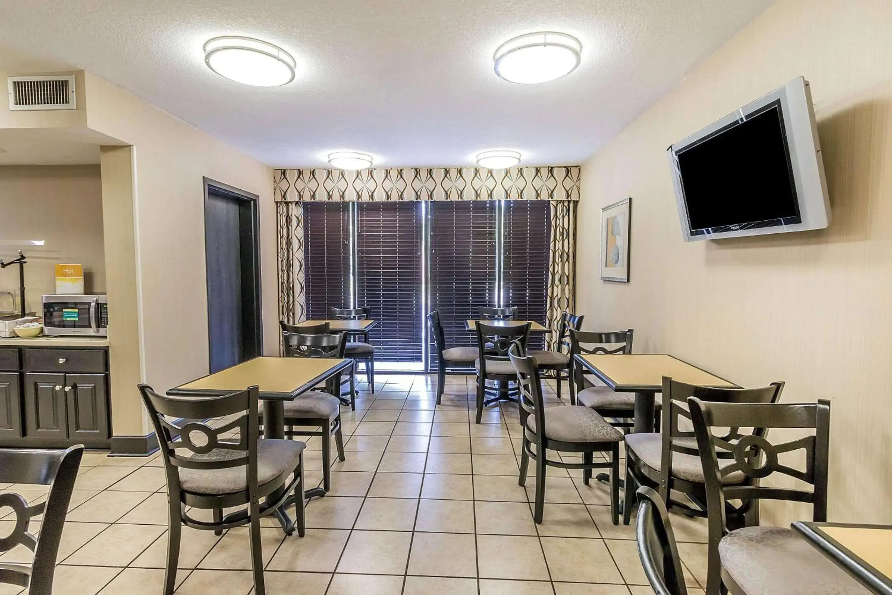 Restaurant/places to eat in Quality Inn Savannah I-95 Restaurant/places to eat in Quality Inn Savannah I-95