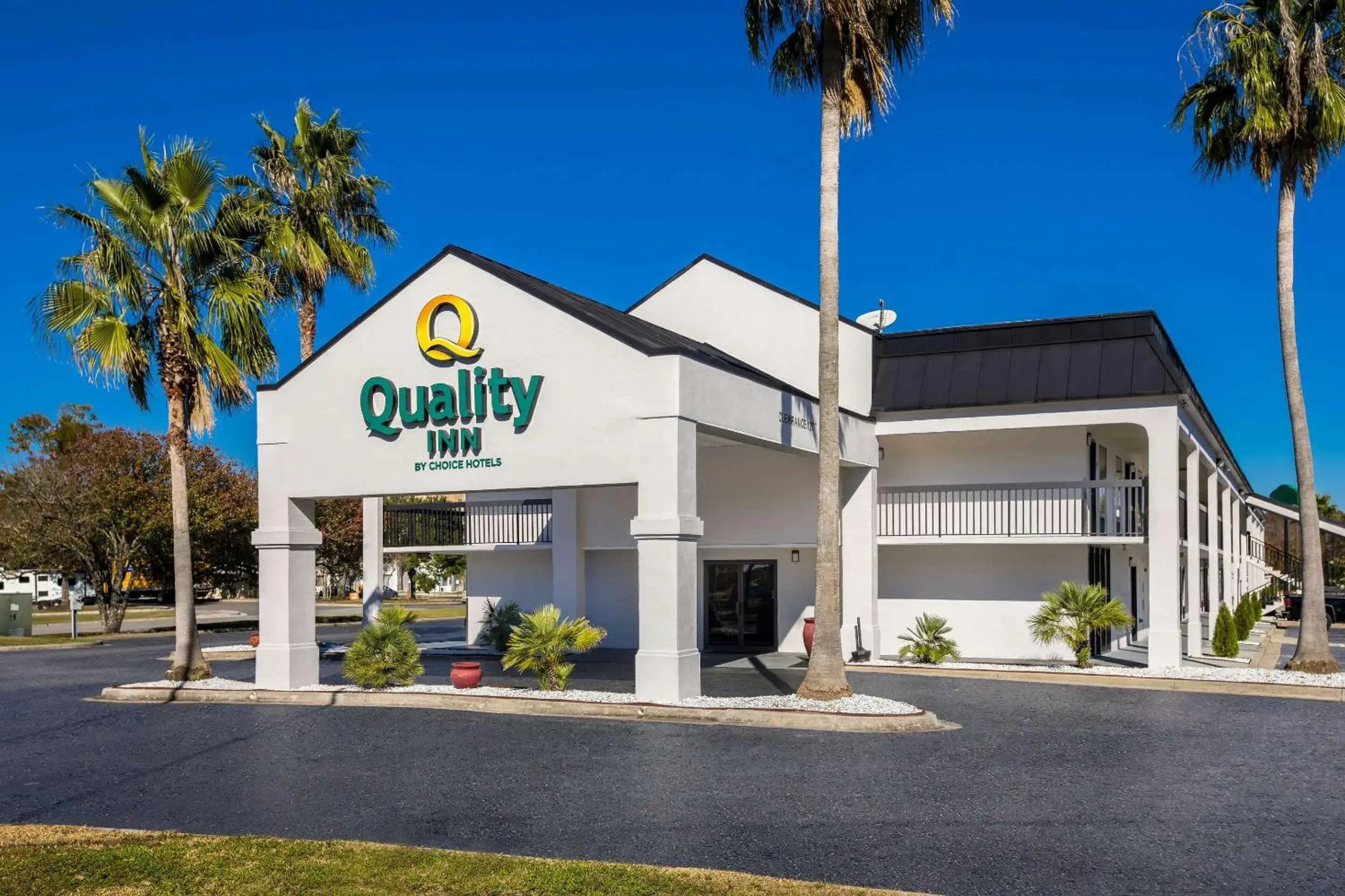 Property building in Quality Inn Savannah I-95 Property building in Quality Inn Savannah I-95