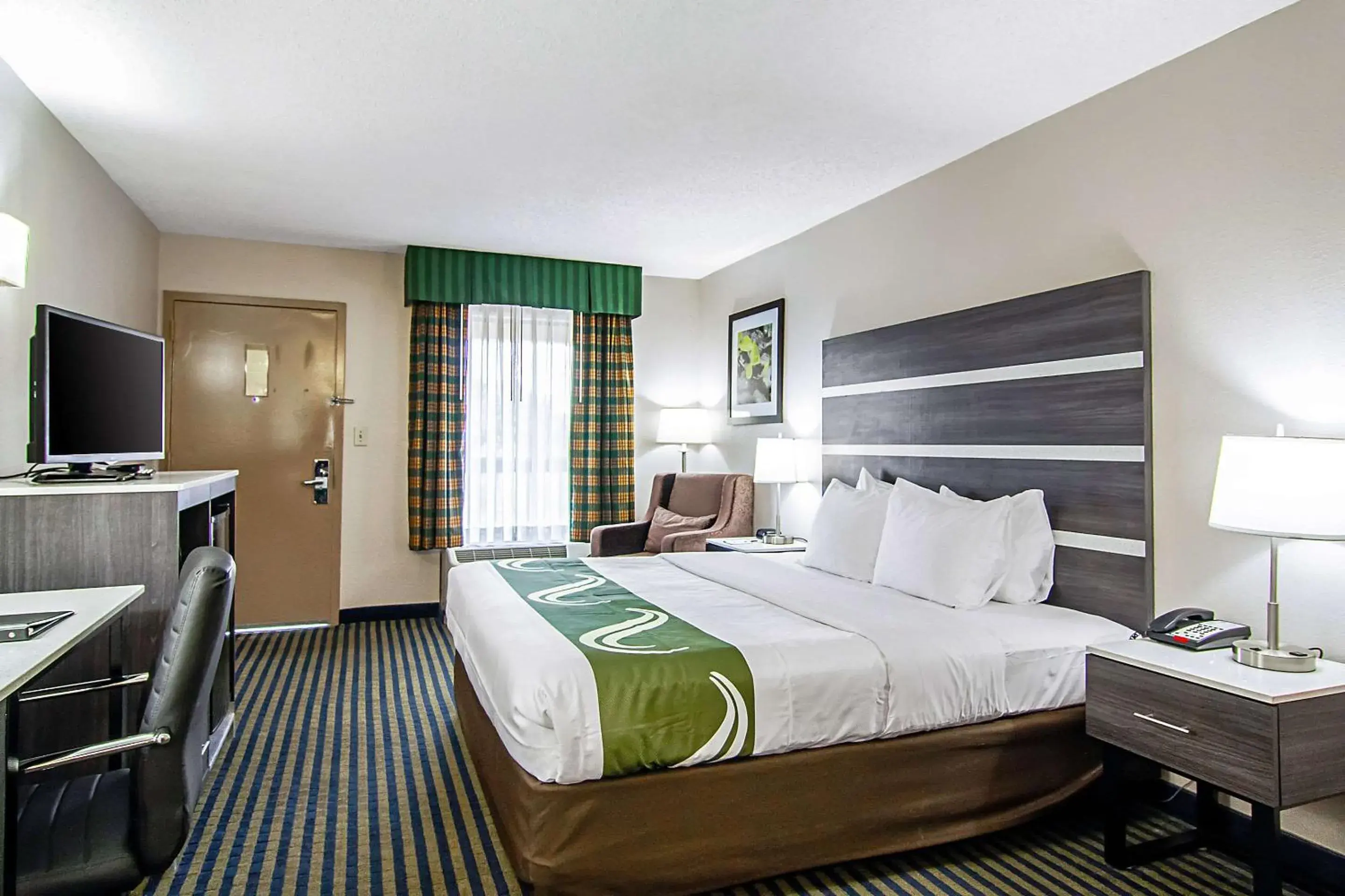 Photo of the whole room, Bed in Quality Inn Savannah I-95 Photo of the whole room, Bed in Quality Inn Savannah I-95