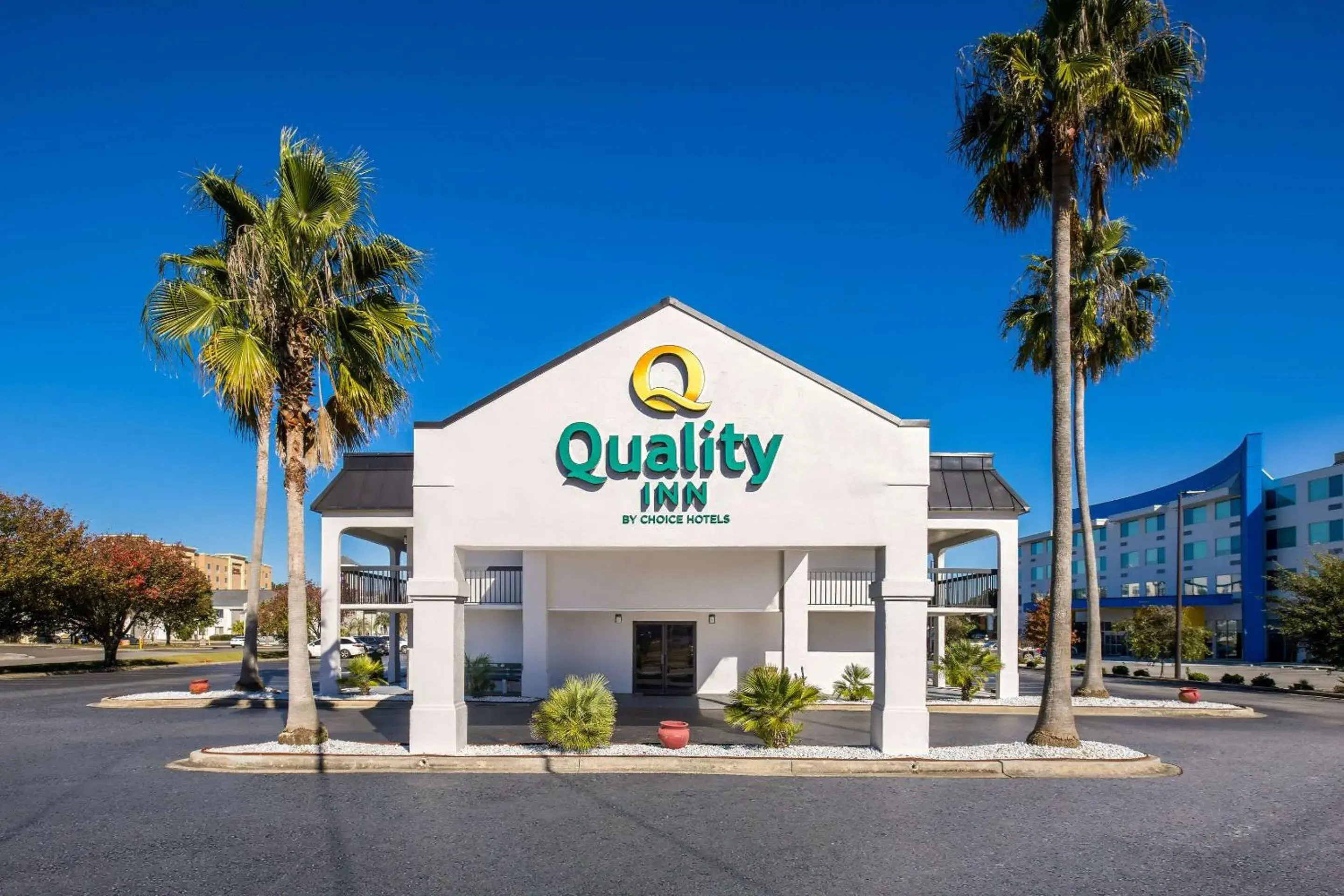 Property building in Quality Inn Savannah I-95 Property building in Quality Inn Savannah I-95