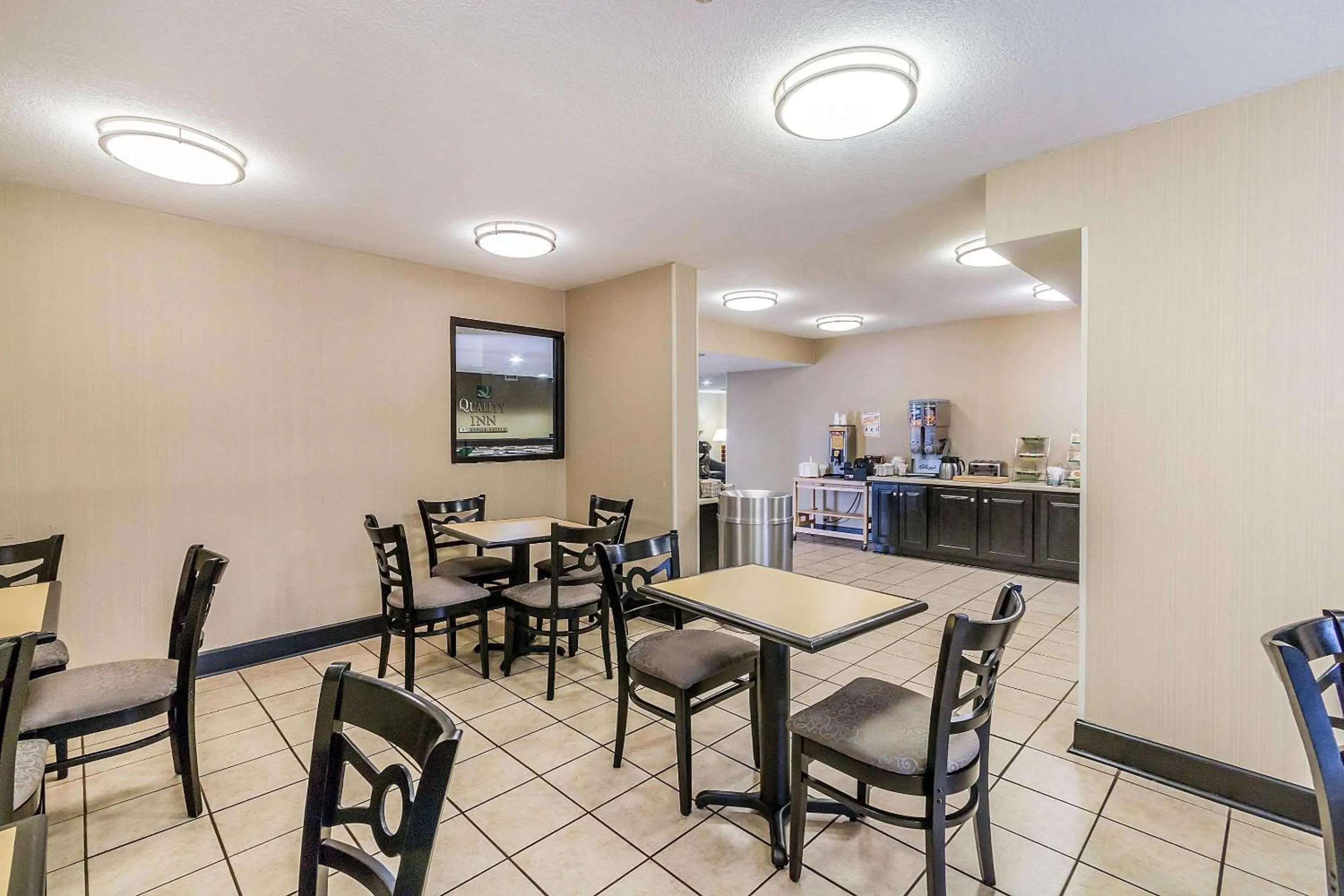 Restaurant/places to eat in Quality Inn Savannah I-95