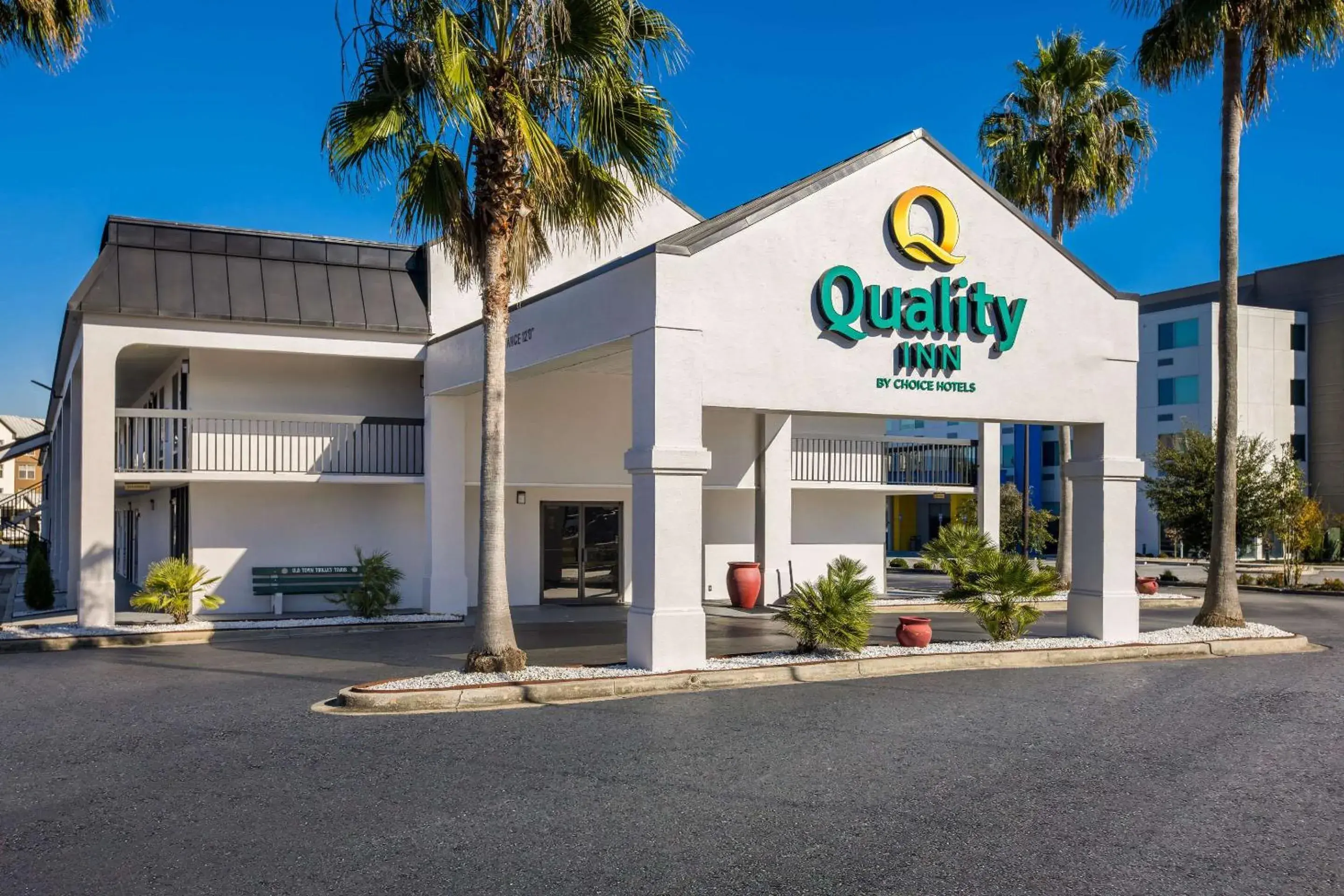 Property building in Quality Inn Savannah I-95 Property building in Quality Inn Savannah I-95