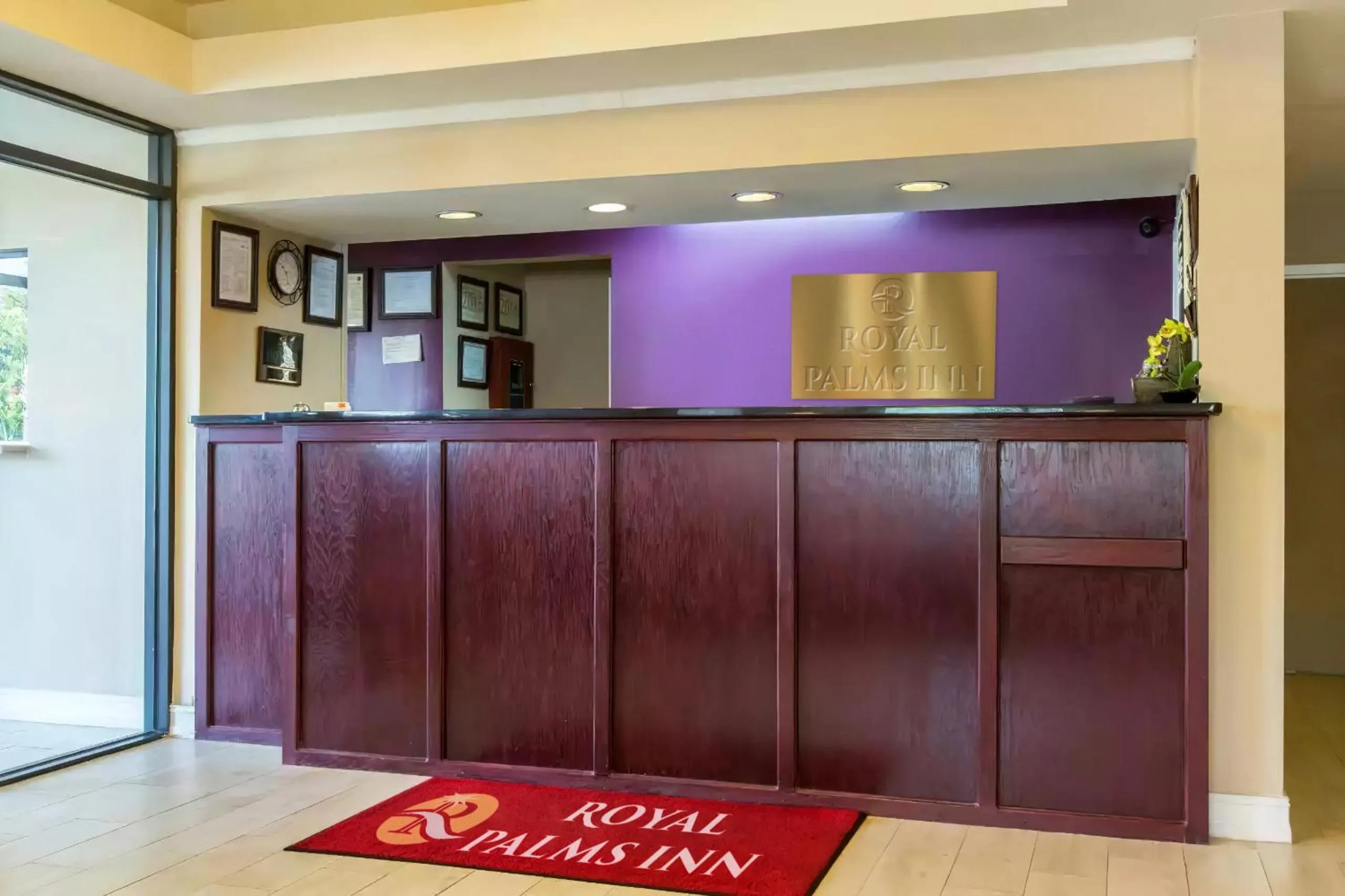 Lobby or reception in Royal Palms Inn