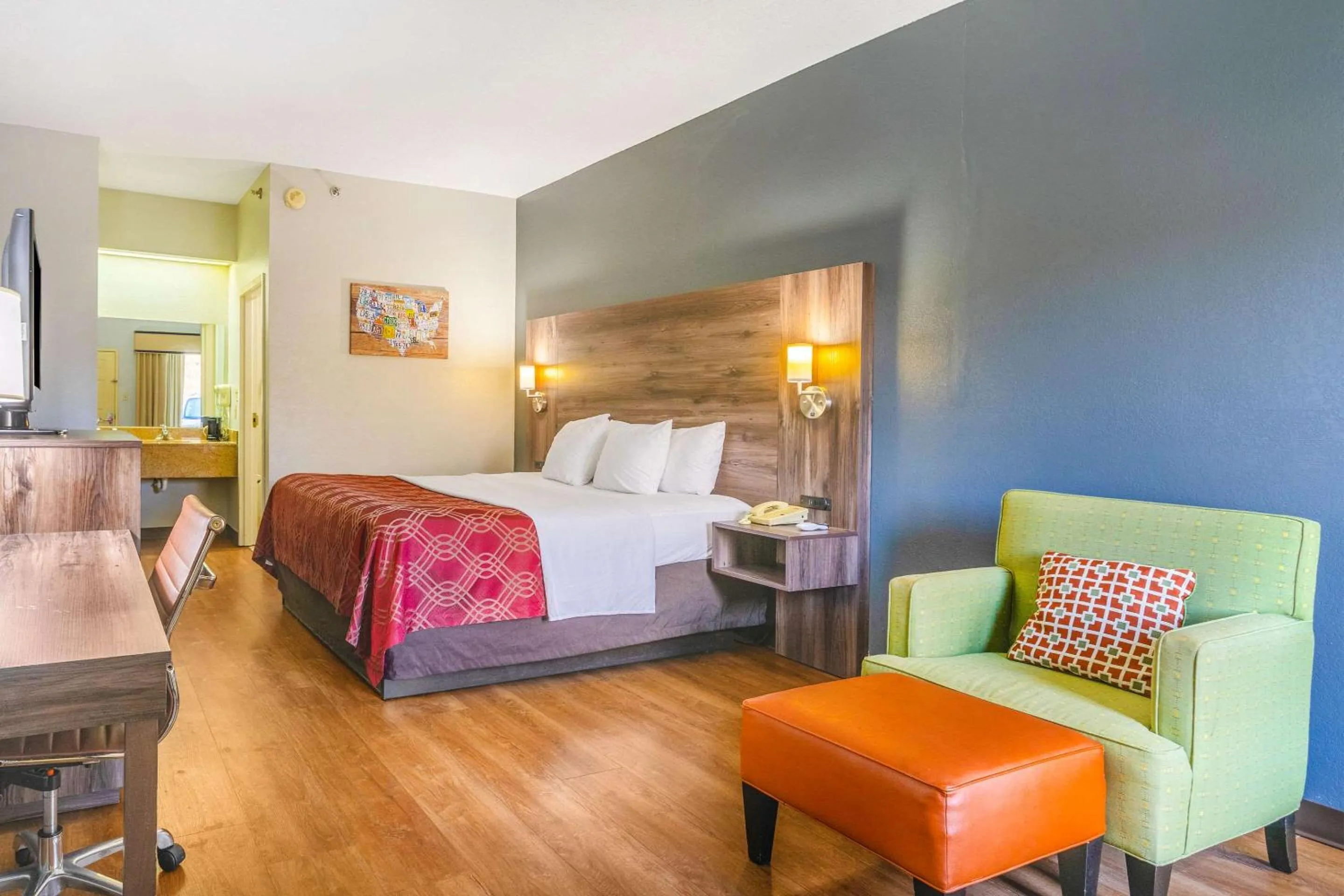 Photo of the whole room, Bed in Royal Palms Inn