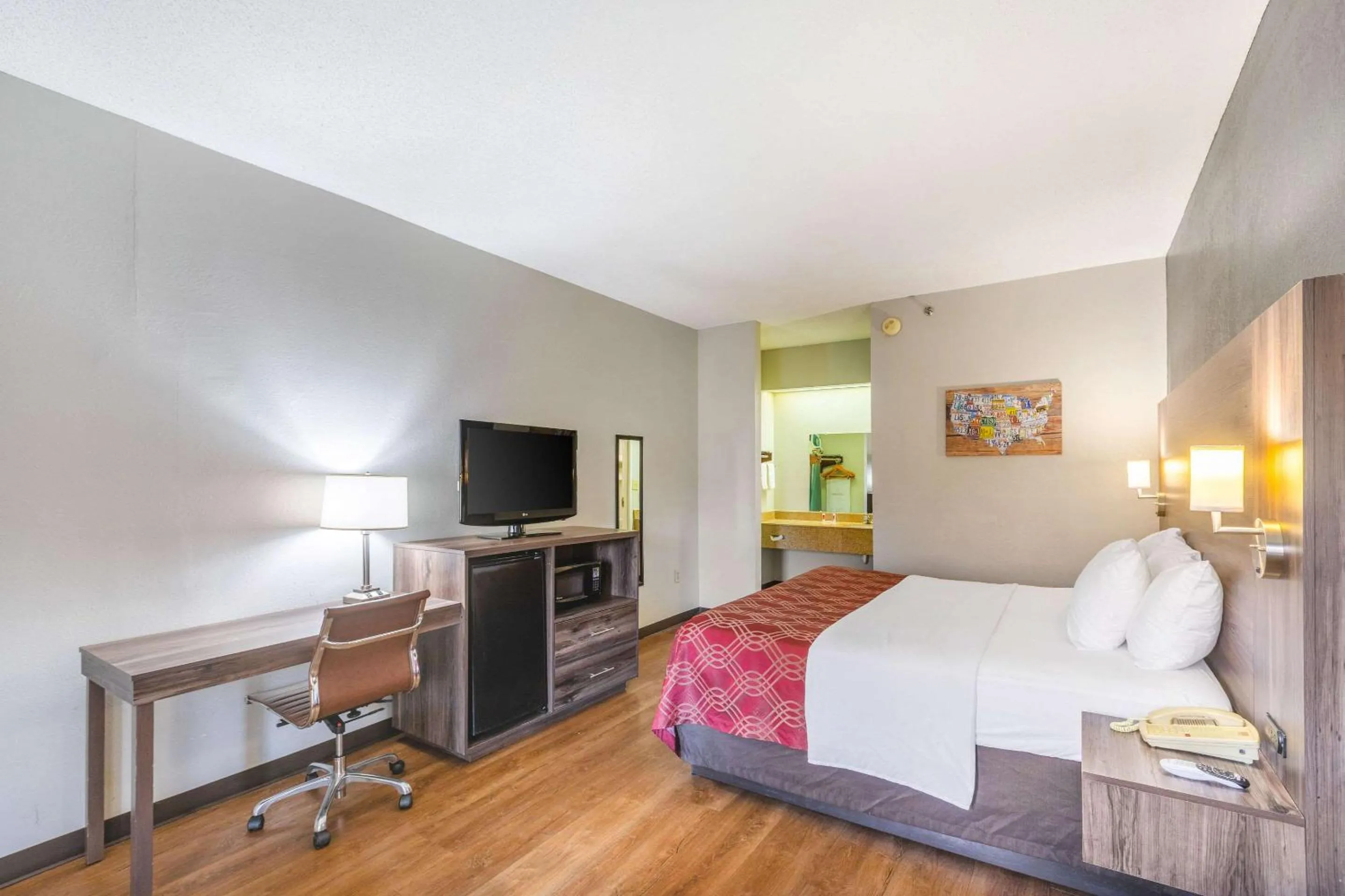 Photo of the whole room, Bed in Royal Palms Inn