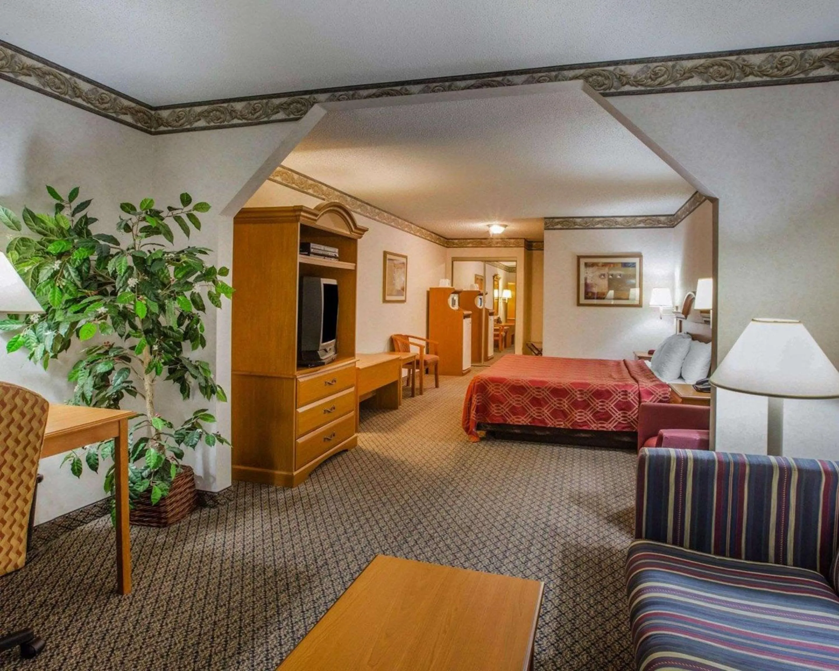 Photo of the whole room, Bed in Econo Lodge Villa Rica