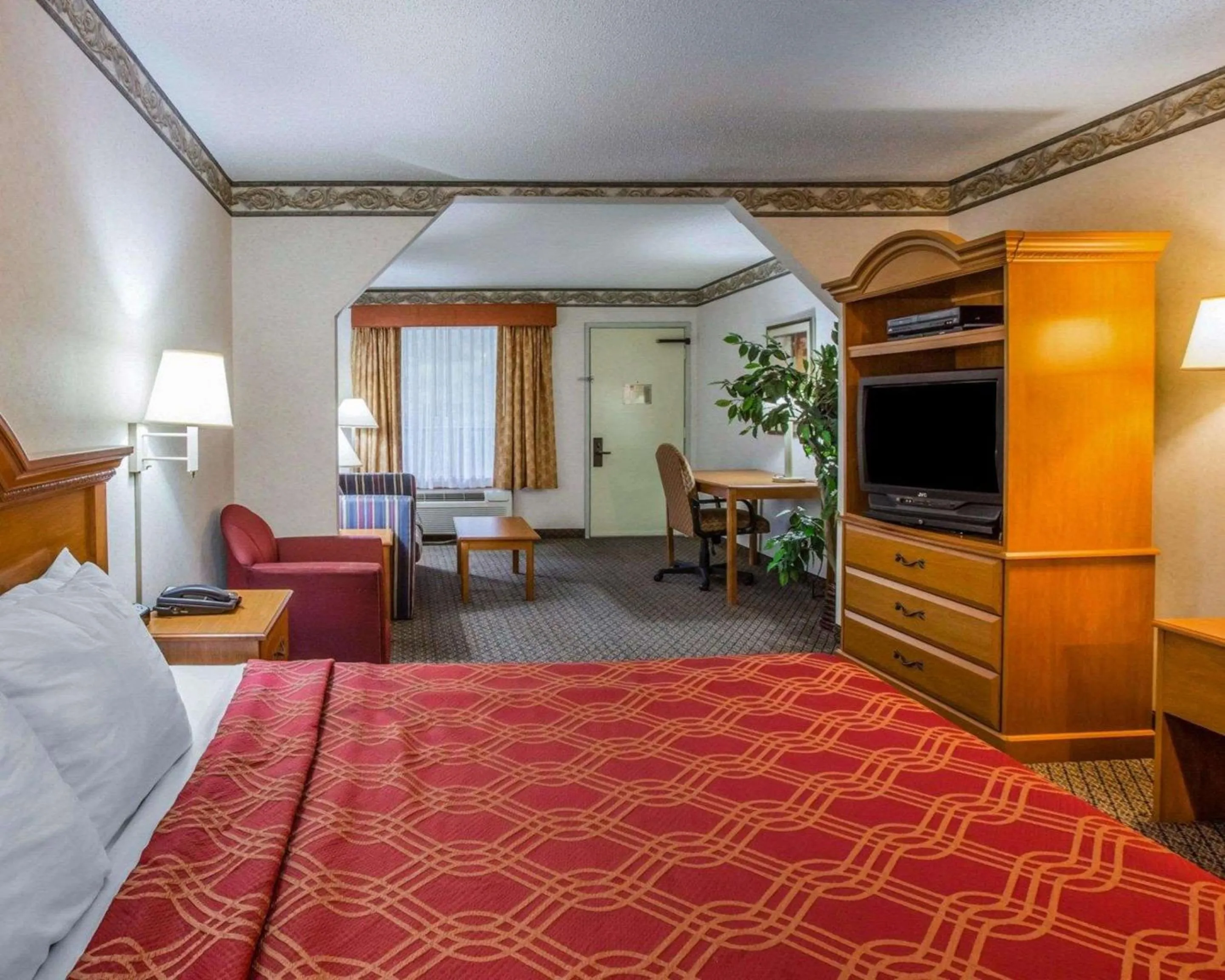 Photo of the whole room, Bed in Econo Lodge Villa Rica