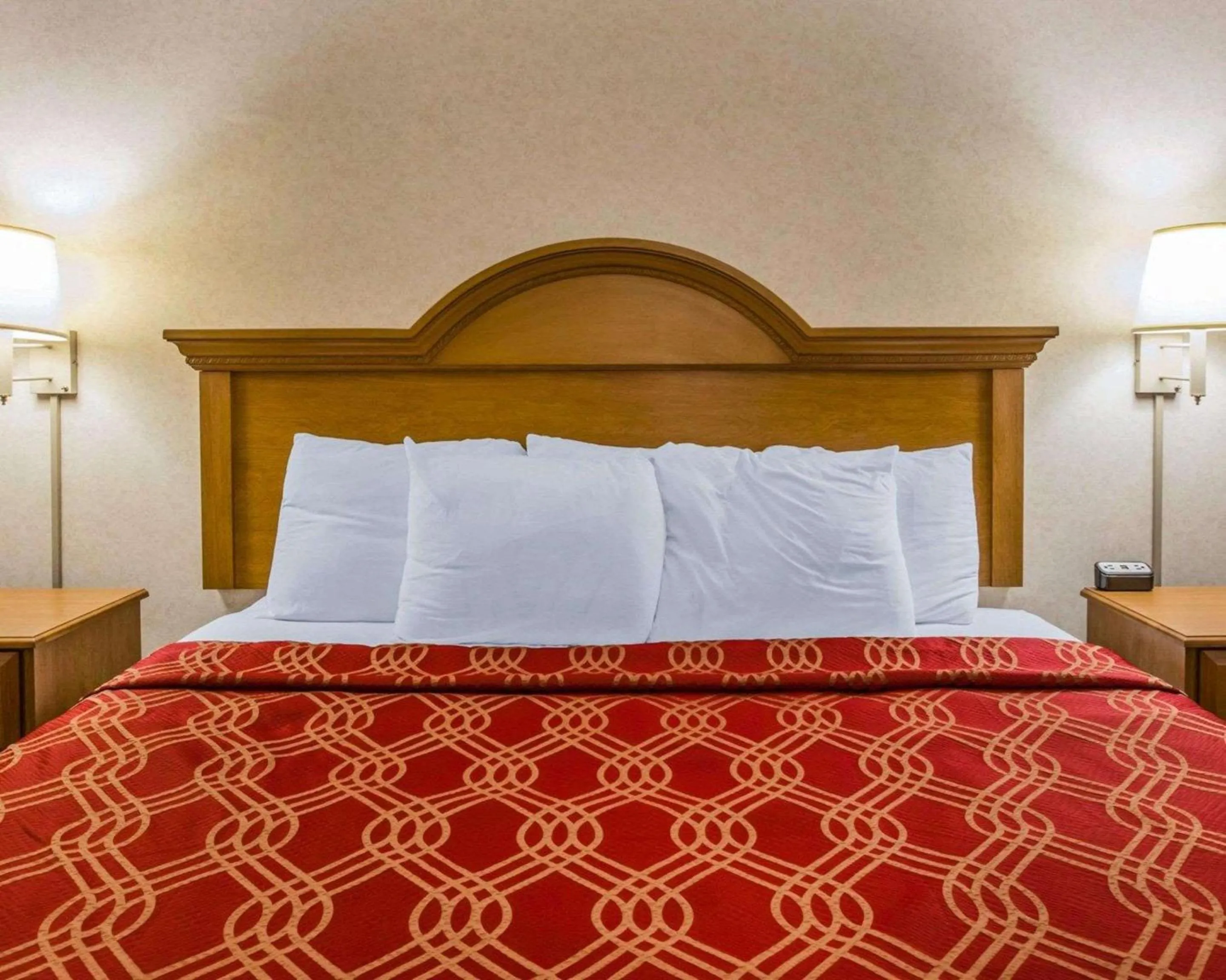 Photo of the whole room, Bed in Econo Lodge Villa Rica