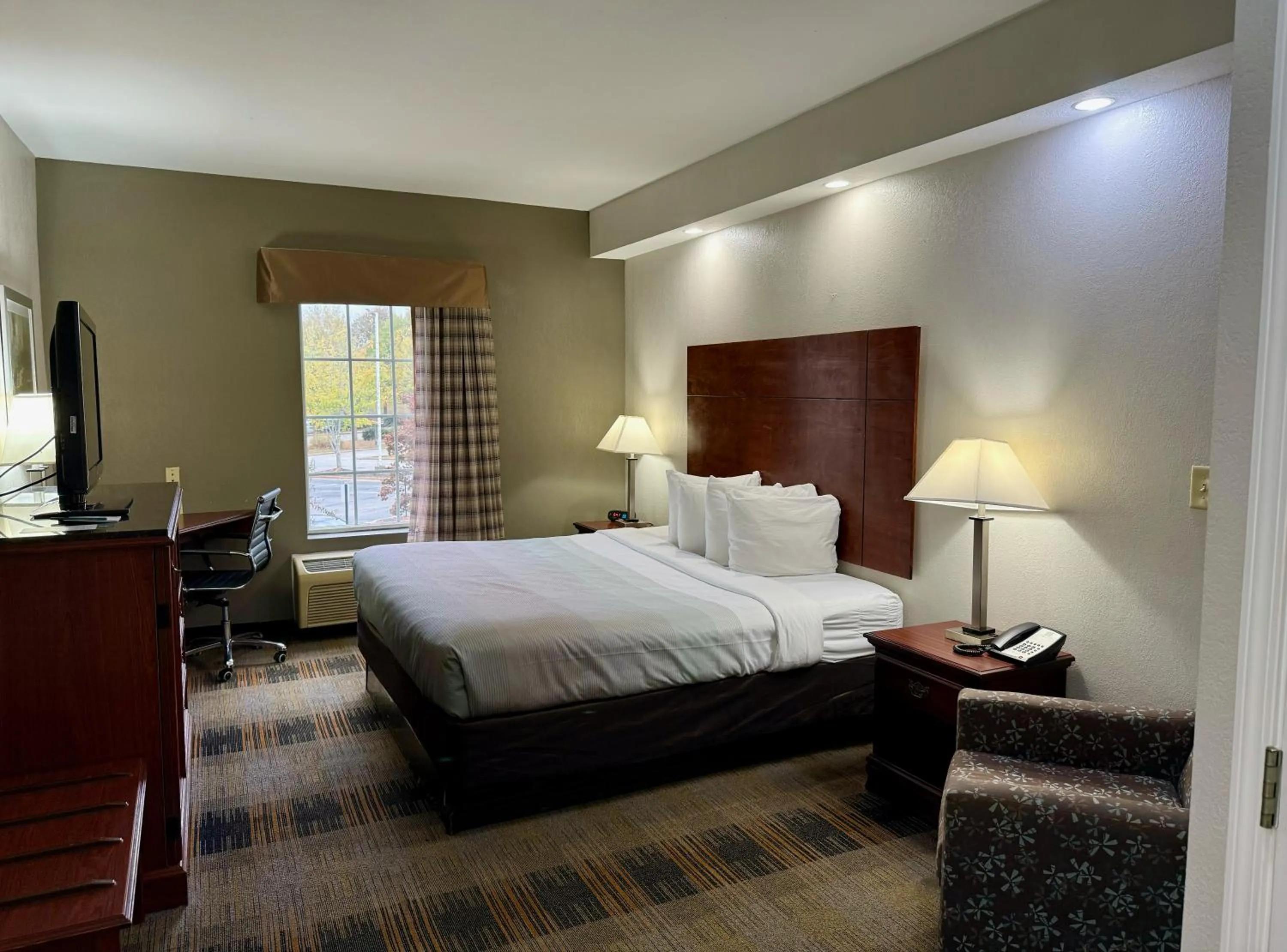 Photo of the whole room, Bed in Quality Inn Newnan - Atlanta South
