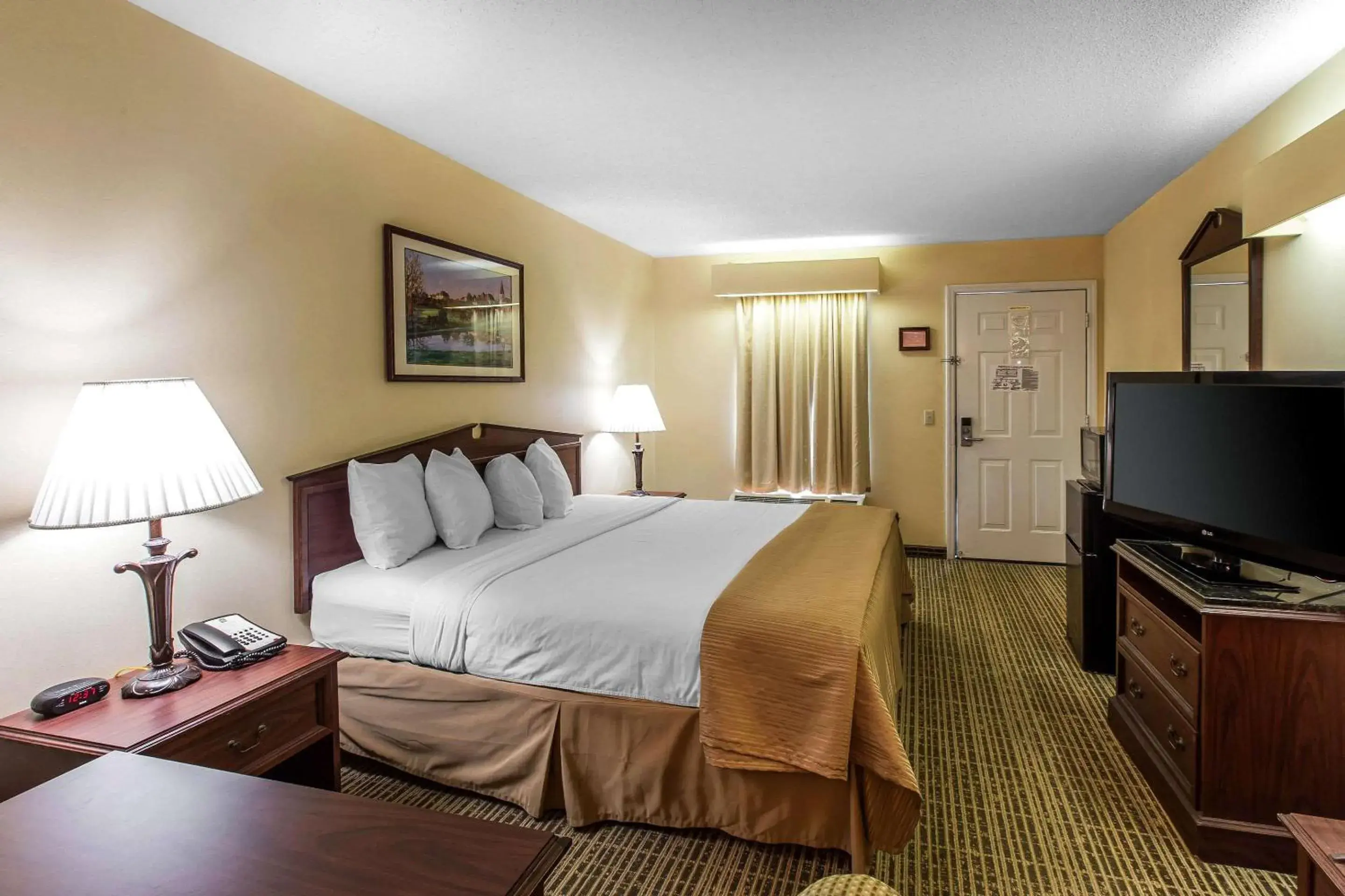 Photo of the whole room in Quality Inn Jesup Photo of the whole room in Quality Inn Jesup