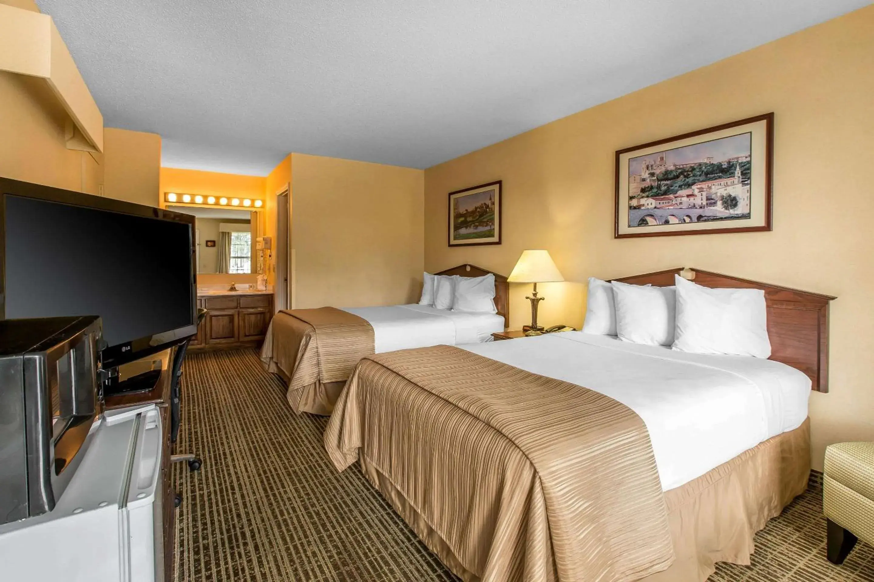 Photo of the whole room in Quality Inn Jesup Photo of the whole room in Quality Inn Jesup