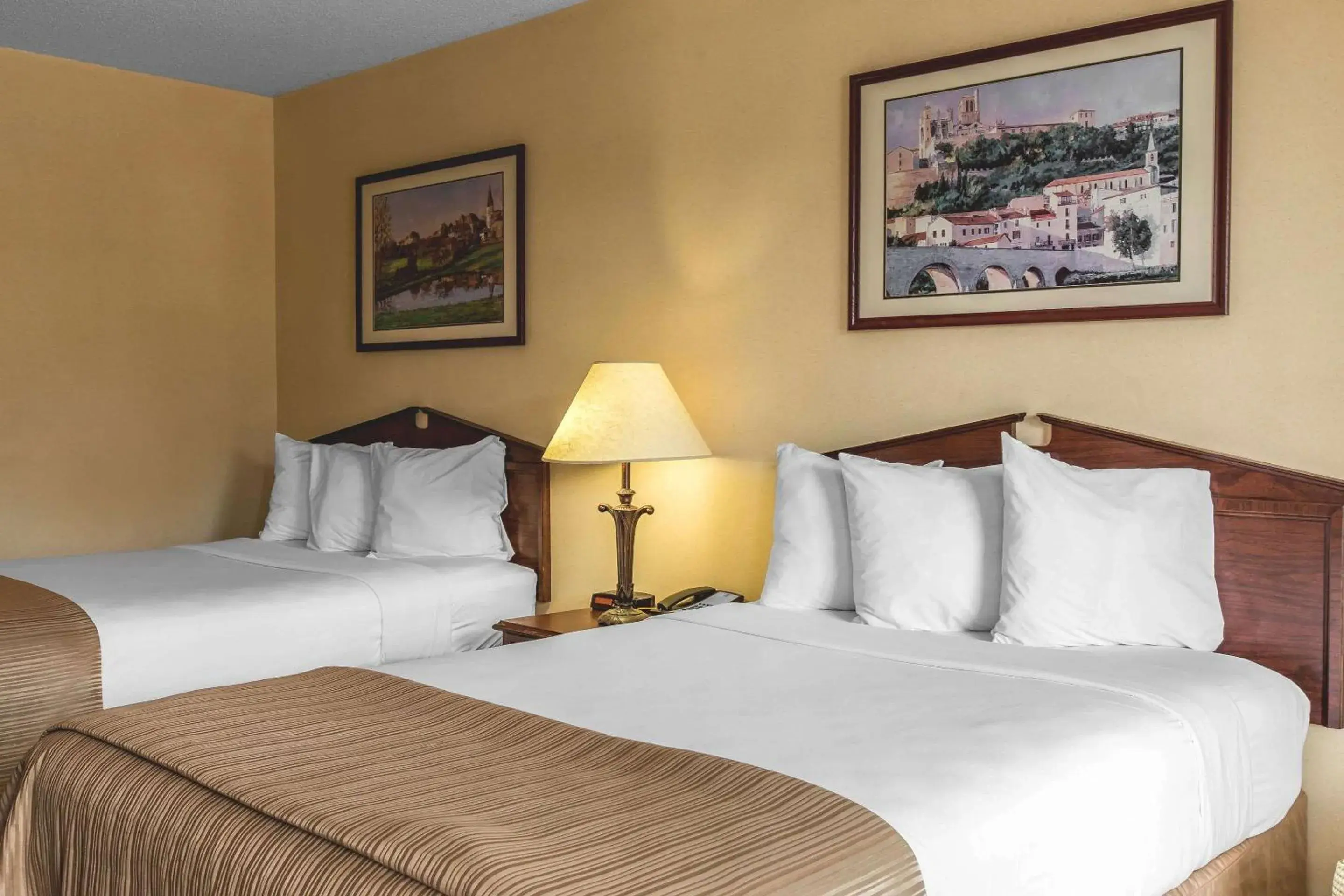 Photo of the whole room in Quality Inn Jesup Photo of the whole room in Quality Inn Jesup