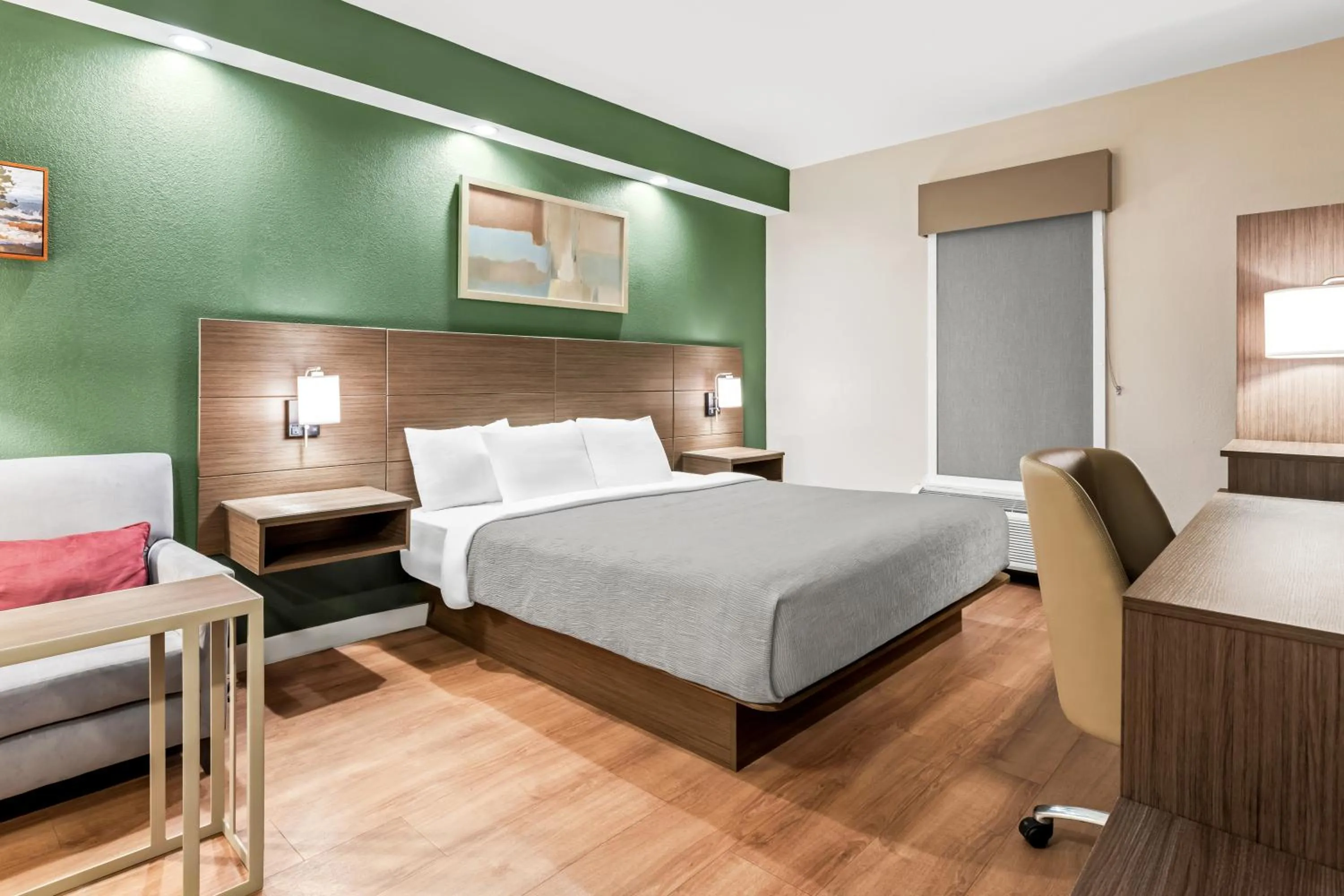 Bed in Quality Inn Pooler - Savannah I-95