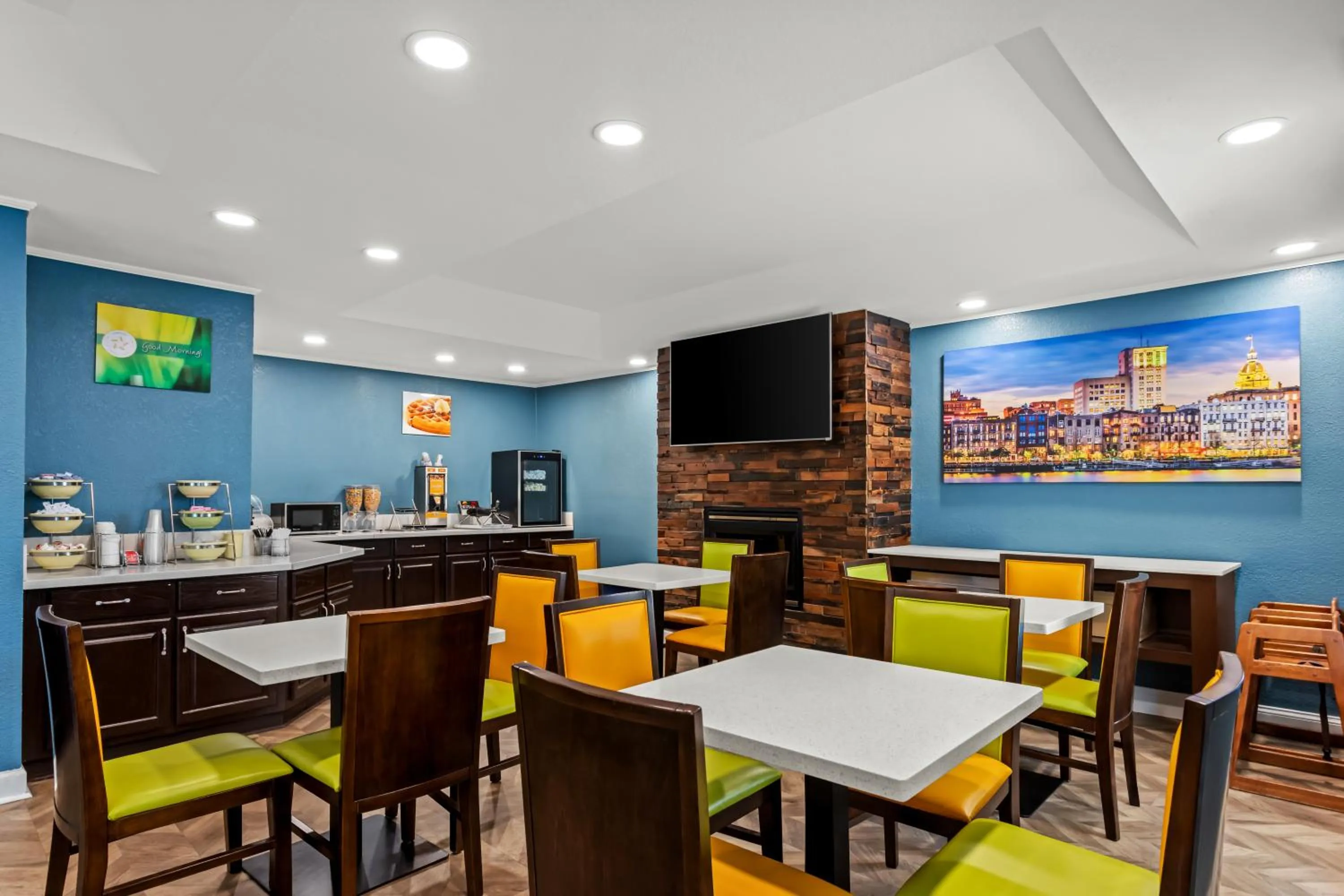 Communal lounge/ TV room in Quality Inn Pooler - Savannah I-95