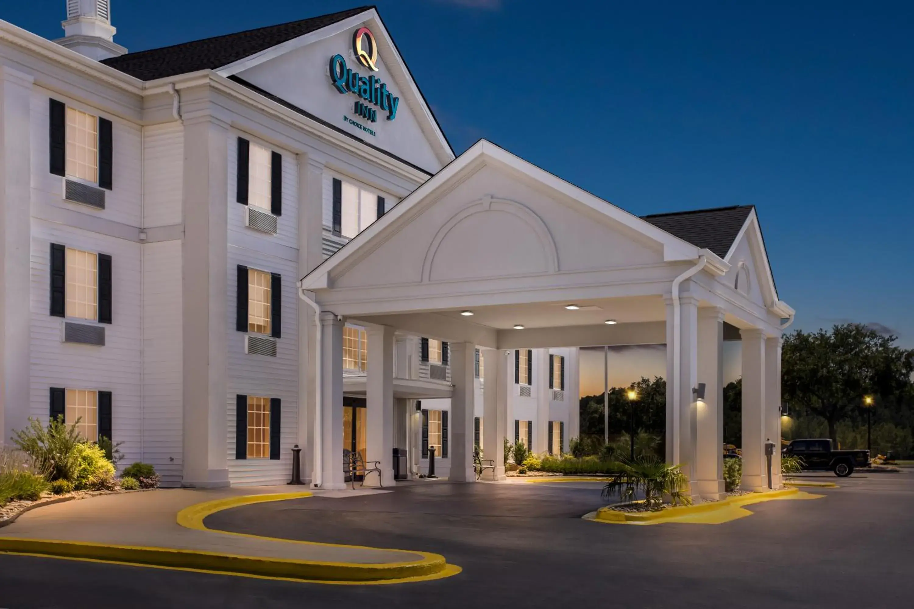 Property building in Quality Inn Pooler - Savannah I-95 Property building in Quality Inn Pooler - Savannah I-95