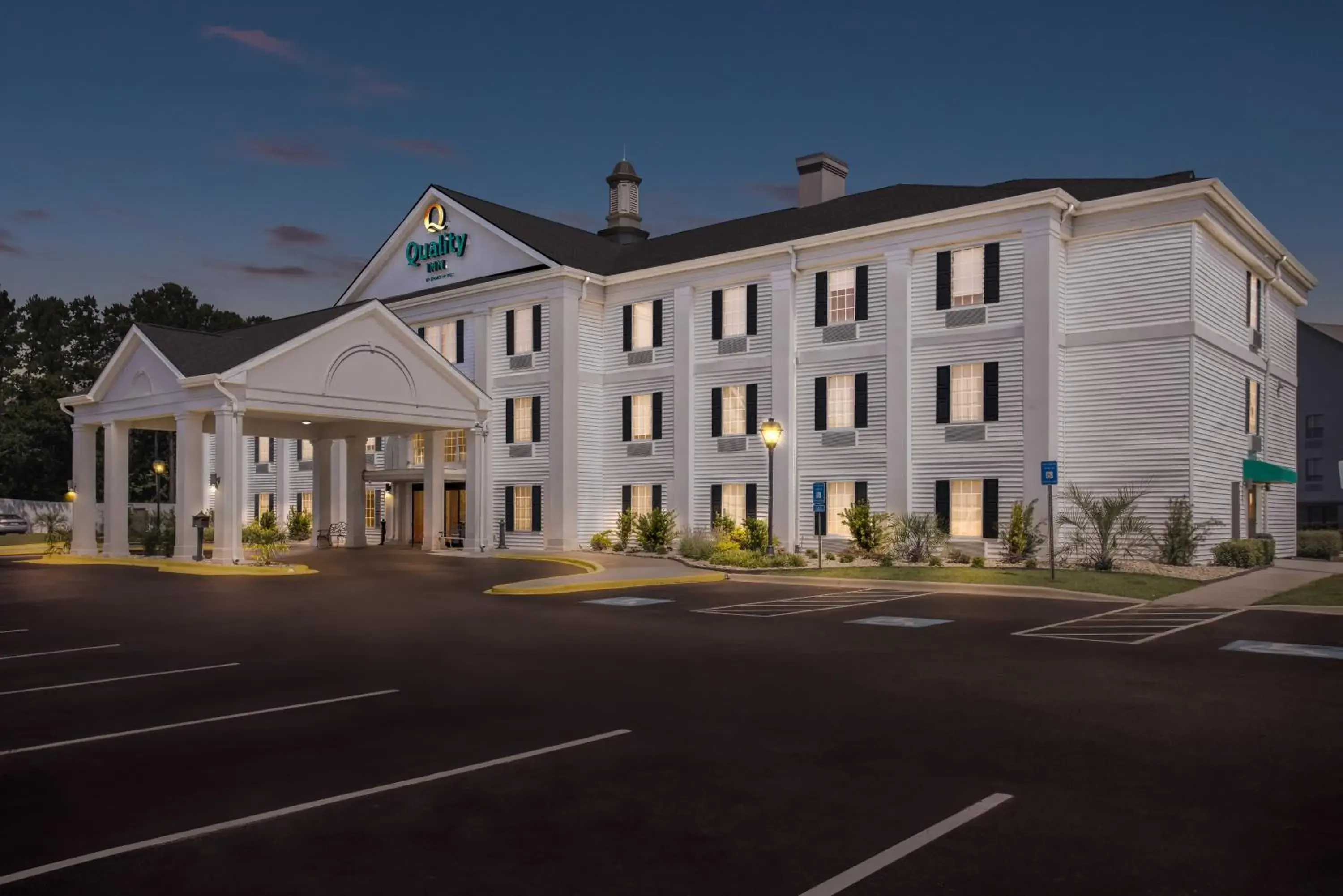 Property building in Quality Inn Pooler - Savannah I-95 Property building in Quality Inn Pooler - Savannah I-95